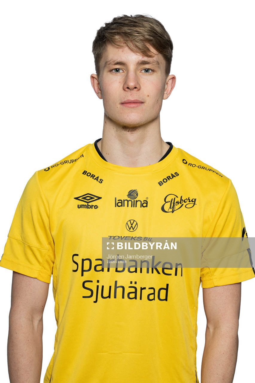 Filip Persson under en porträttfotografering med Elfsborg U19 den 7 februari 2022 i Borås. 