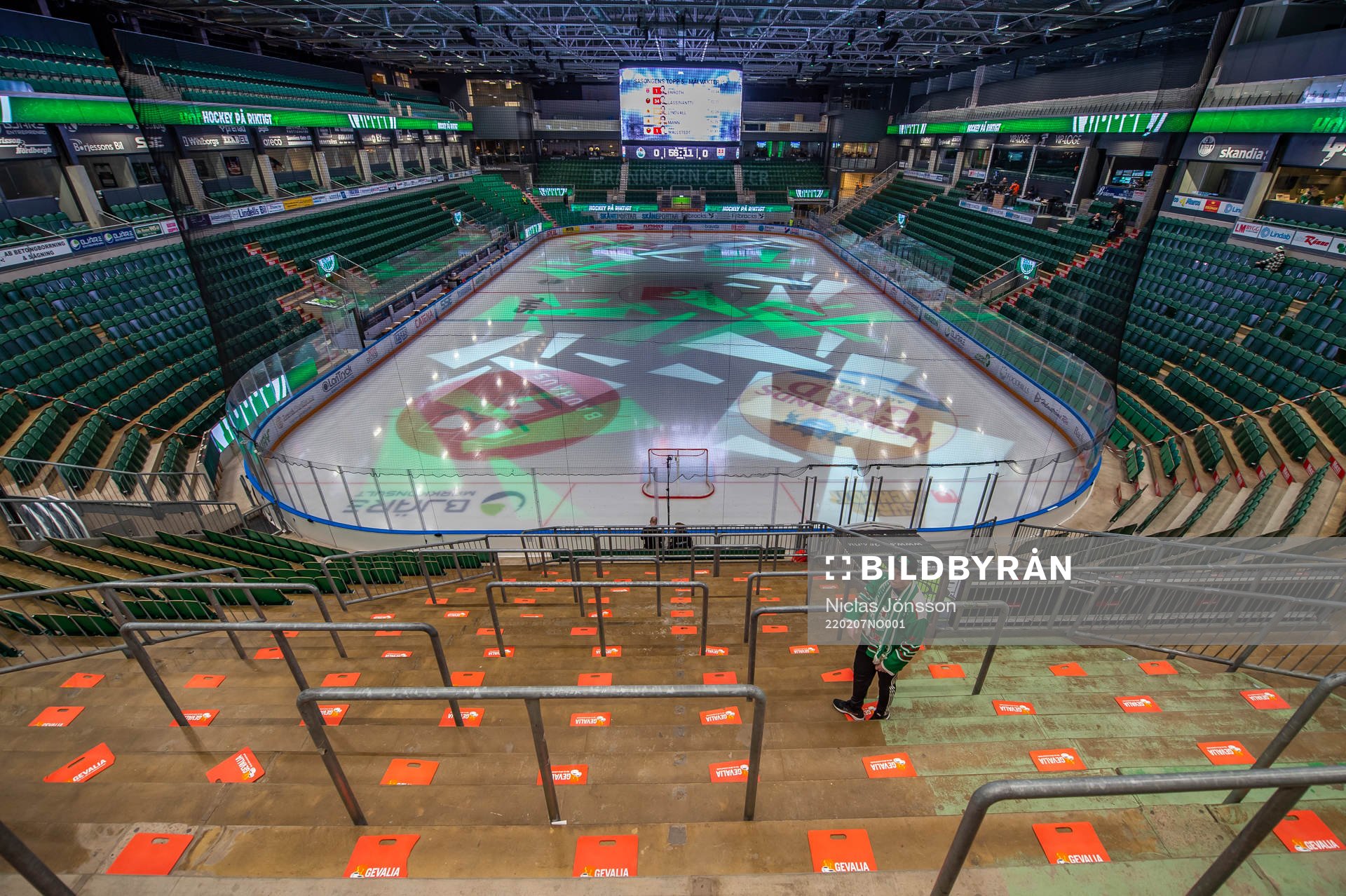 Tomma läktare i Catena Arena