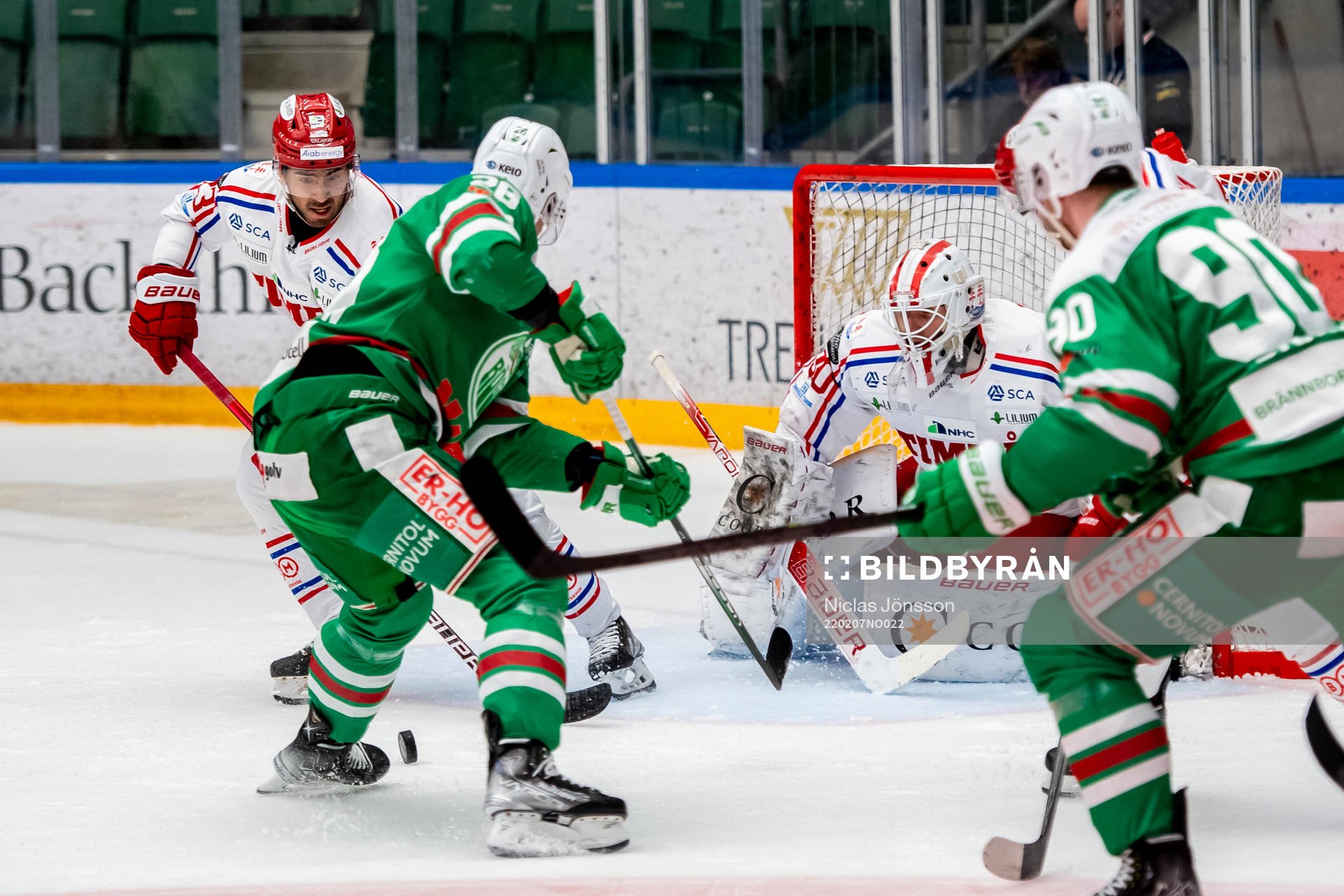 Timrås Jeremy Boyce-Rotevall och målvakt Jacob Johansson