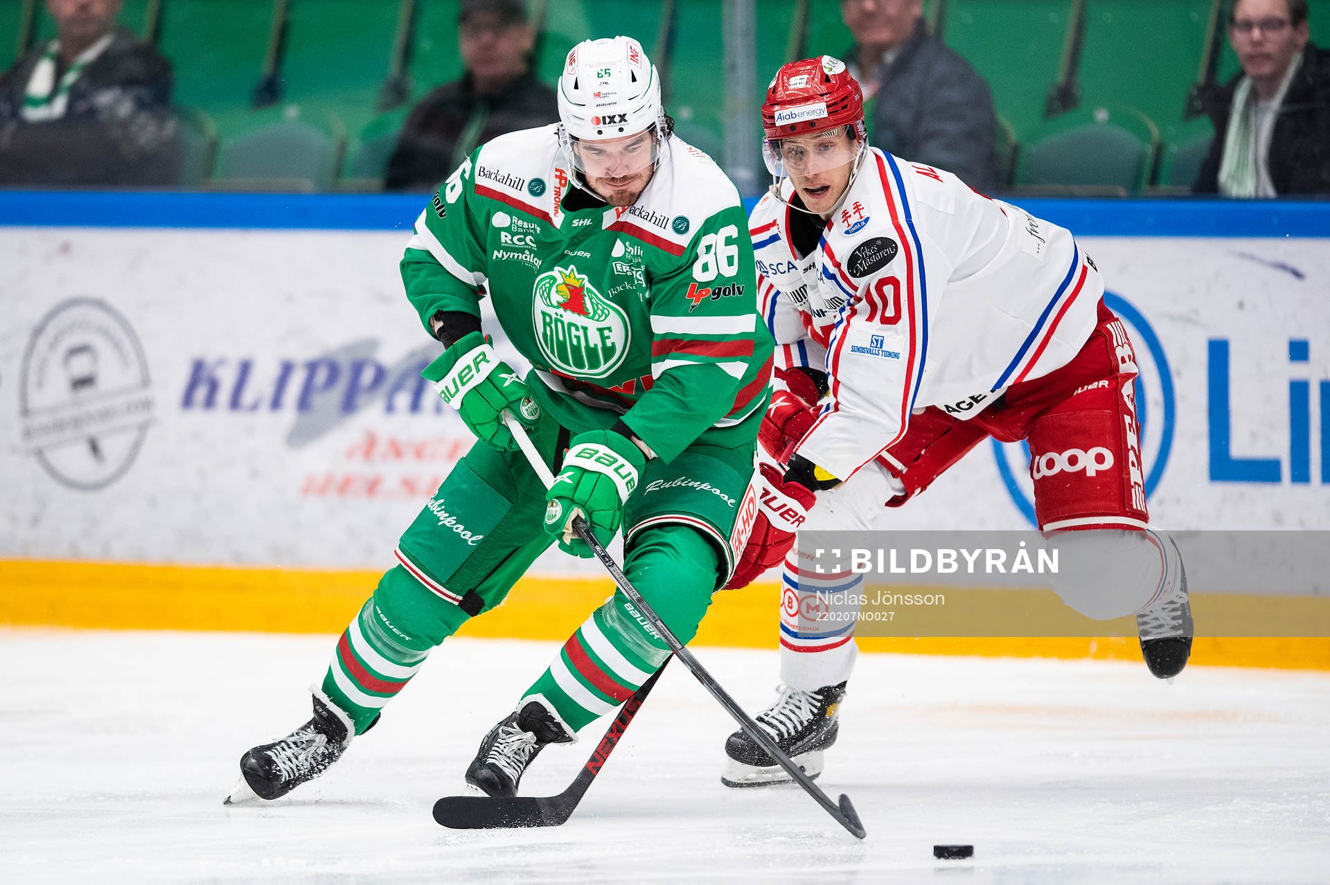 Rögles Eric Gelinas och Timrås Robin Alvarez