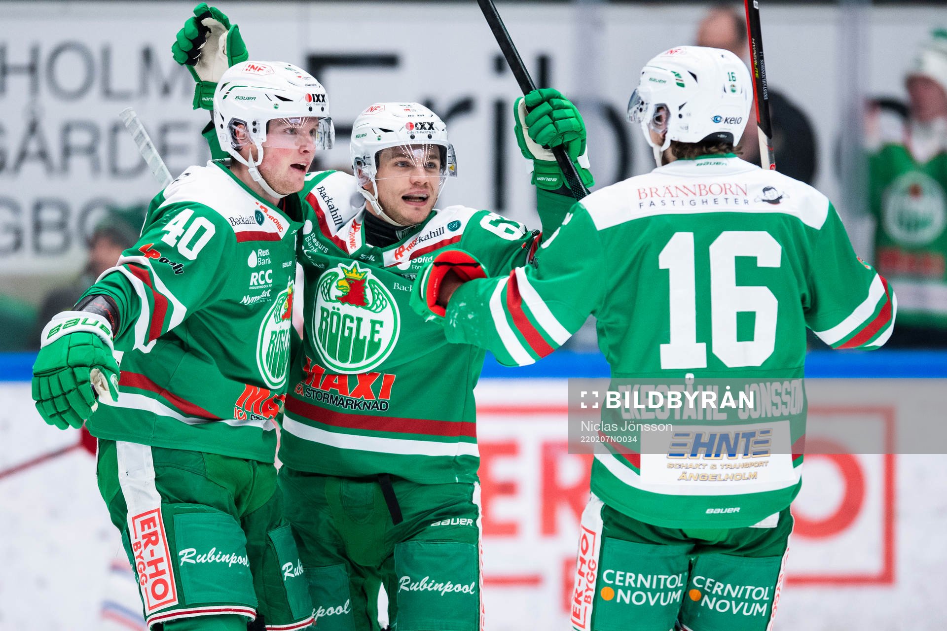 Rögles Oskar Stål Lyrenäs och Leon Bristedt jublar