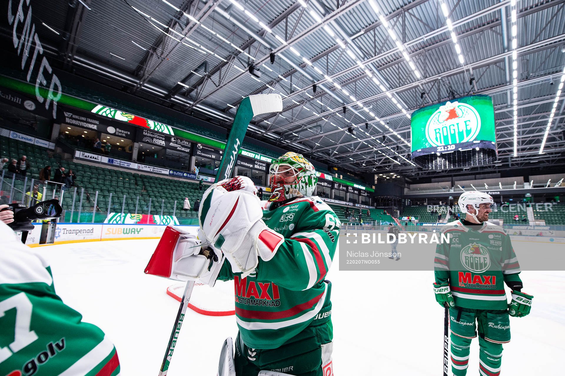 Rögles målvakt Christoffer Rifalk jublar