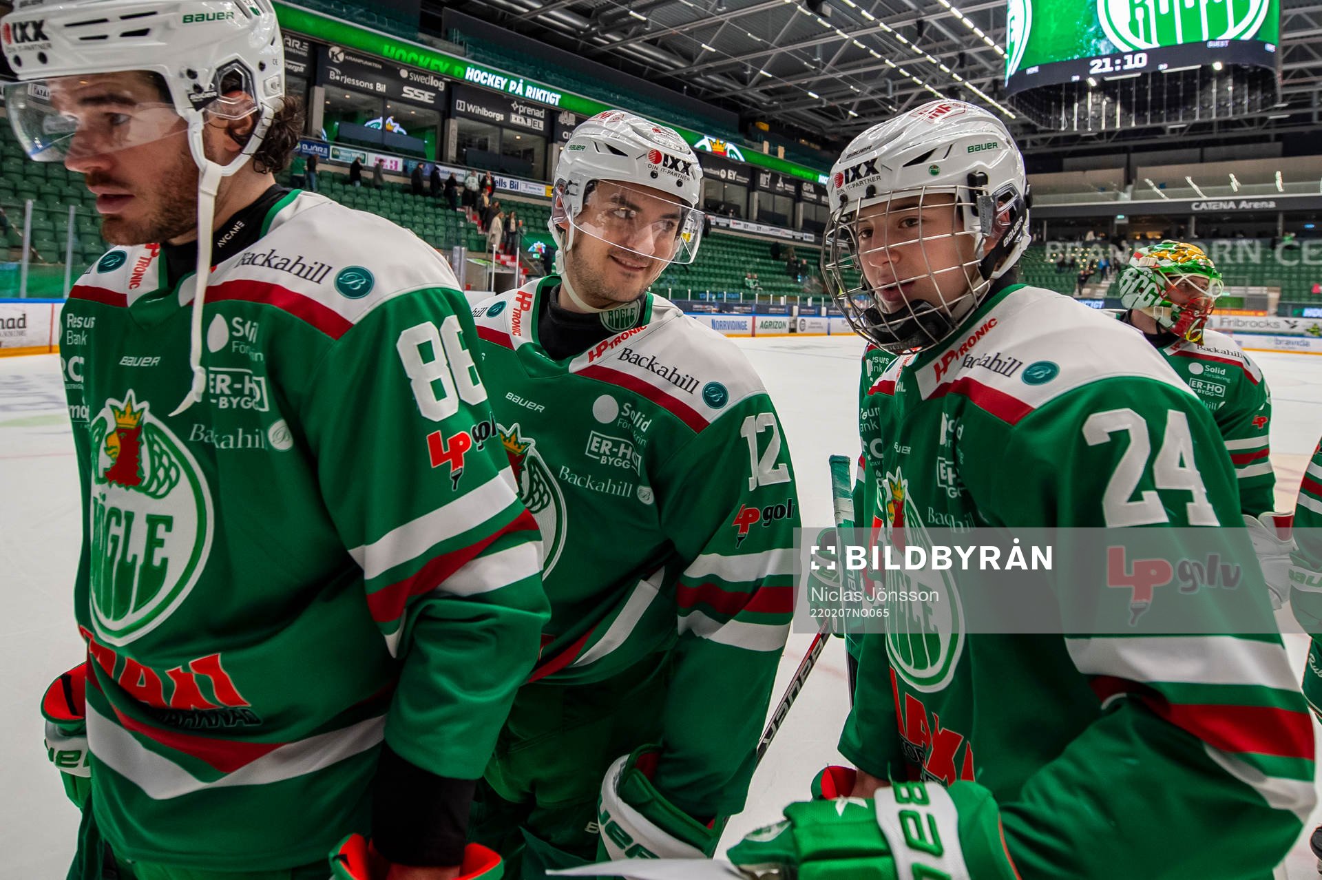 Rögles Brady Ferguson och Marco Kasper jublar