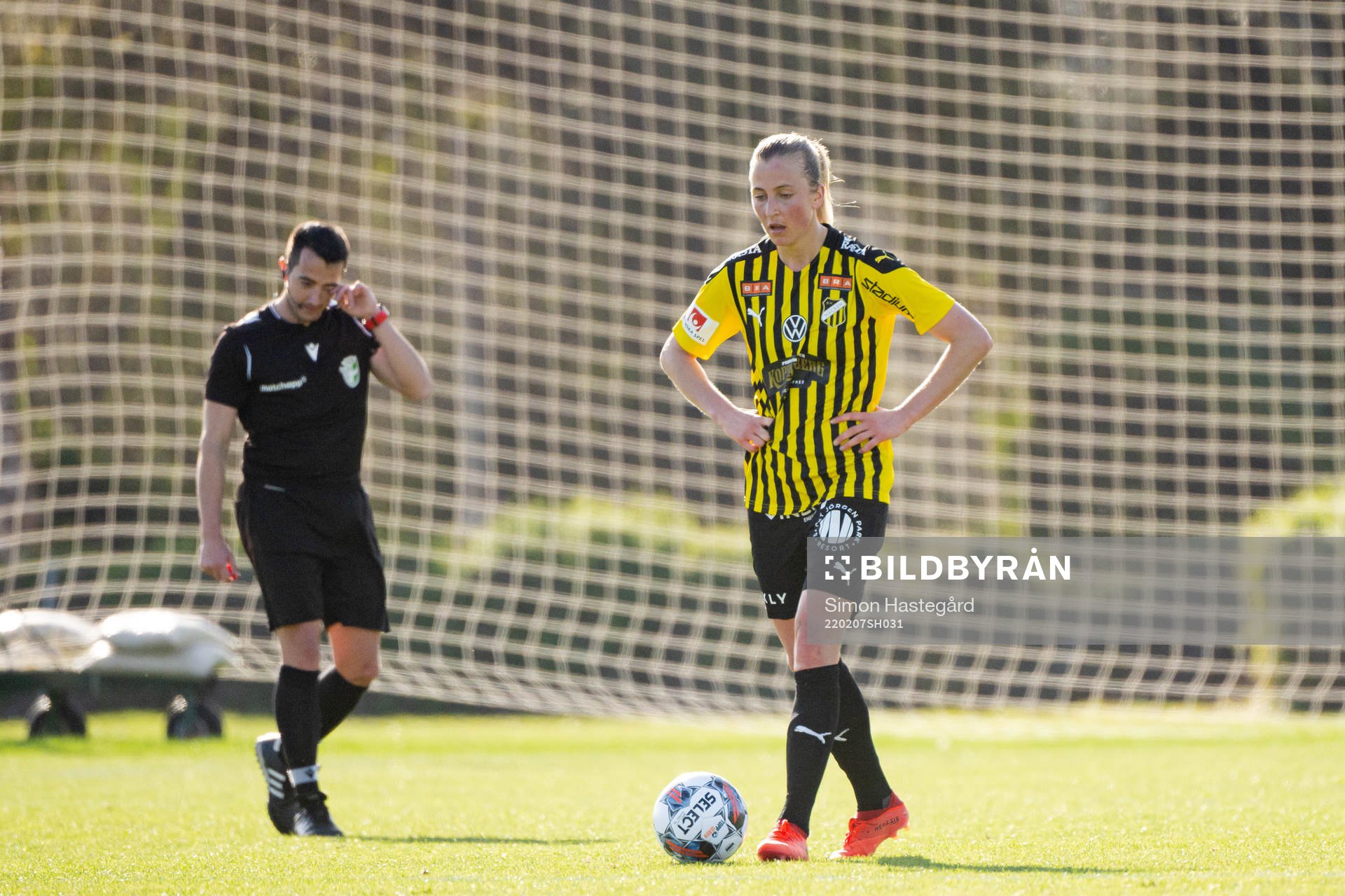 Julia Karlernäs of Häcken looks dejected