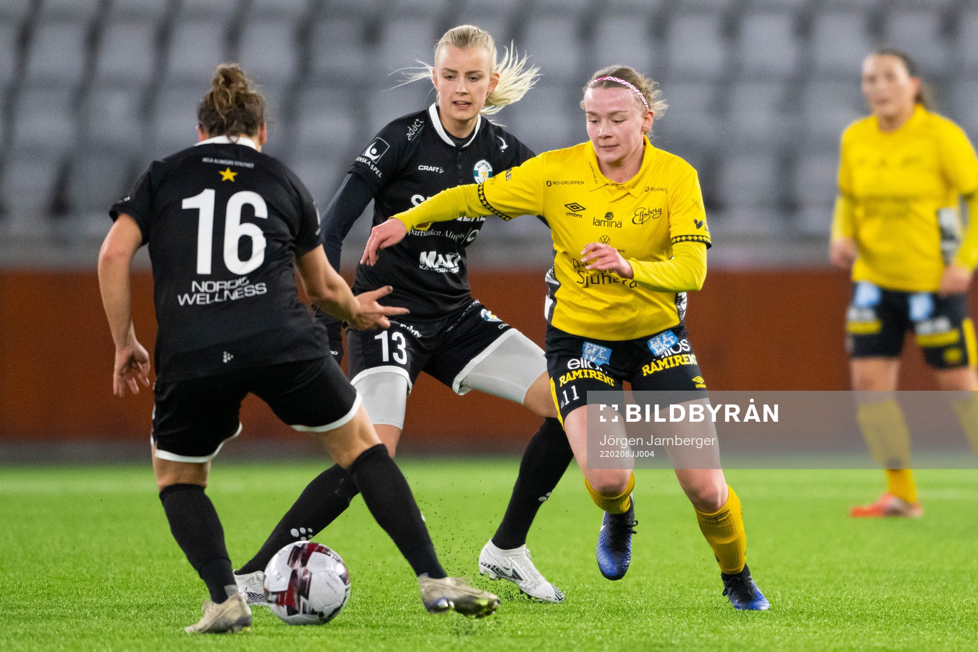 Alingsås Emelie Liljered och Elfsborgs Leann Nyström