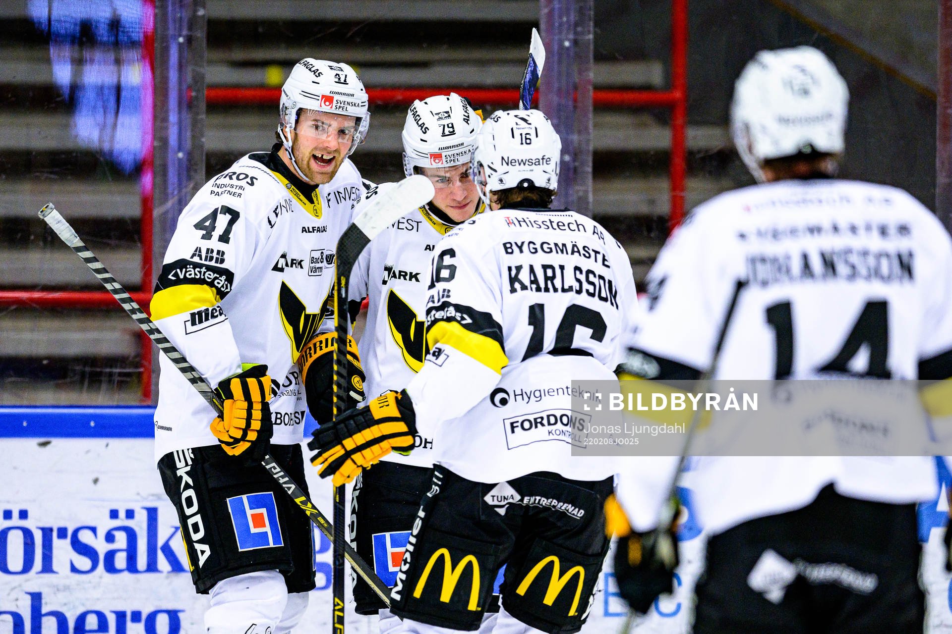 Västerås Logan Roe och Gabriel Kangas jublar