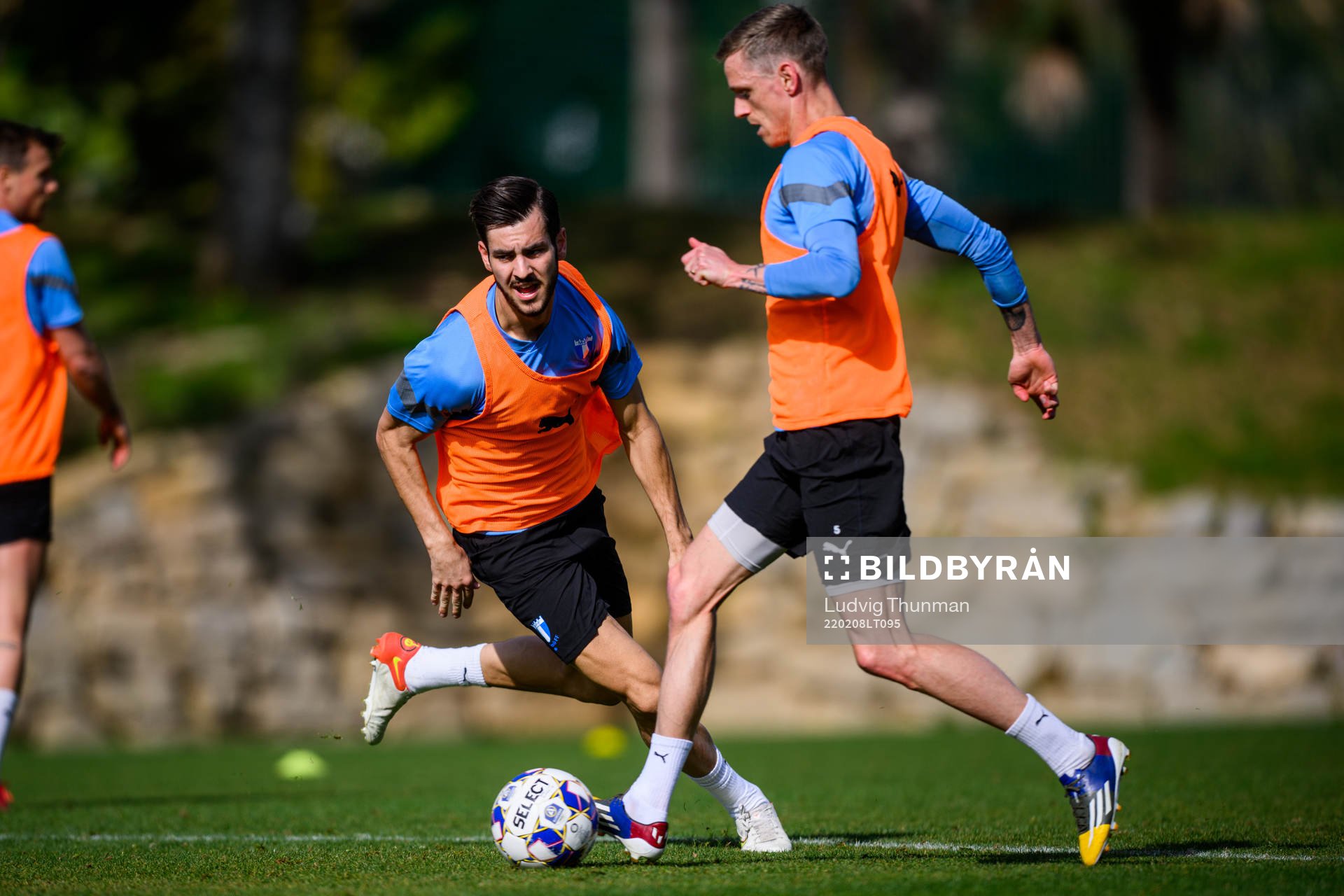 Adi Nalic och Sören Rieks under en fotbollsträning med Malmö FF den 8 februari 2022 i Marbella. 