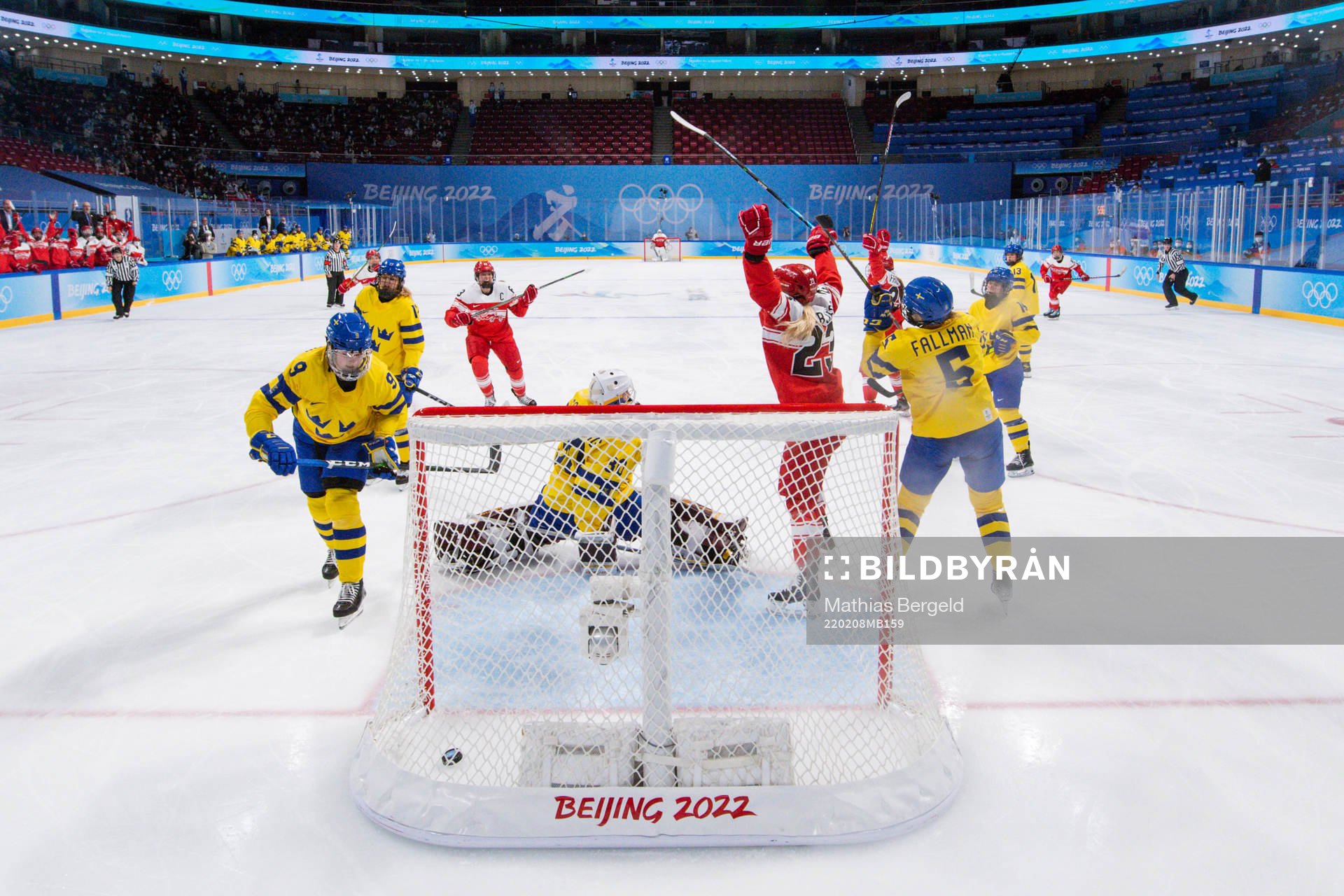 Jessica Adolfsson, goaltender Emma Söderberg and Johanna