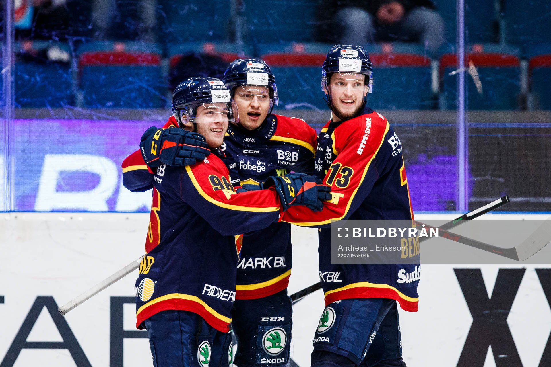 Djurgårdens Rhett Rakhshani (m) jublar med lagkamrater