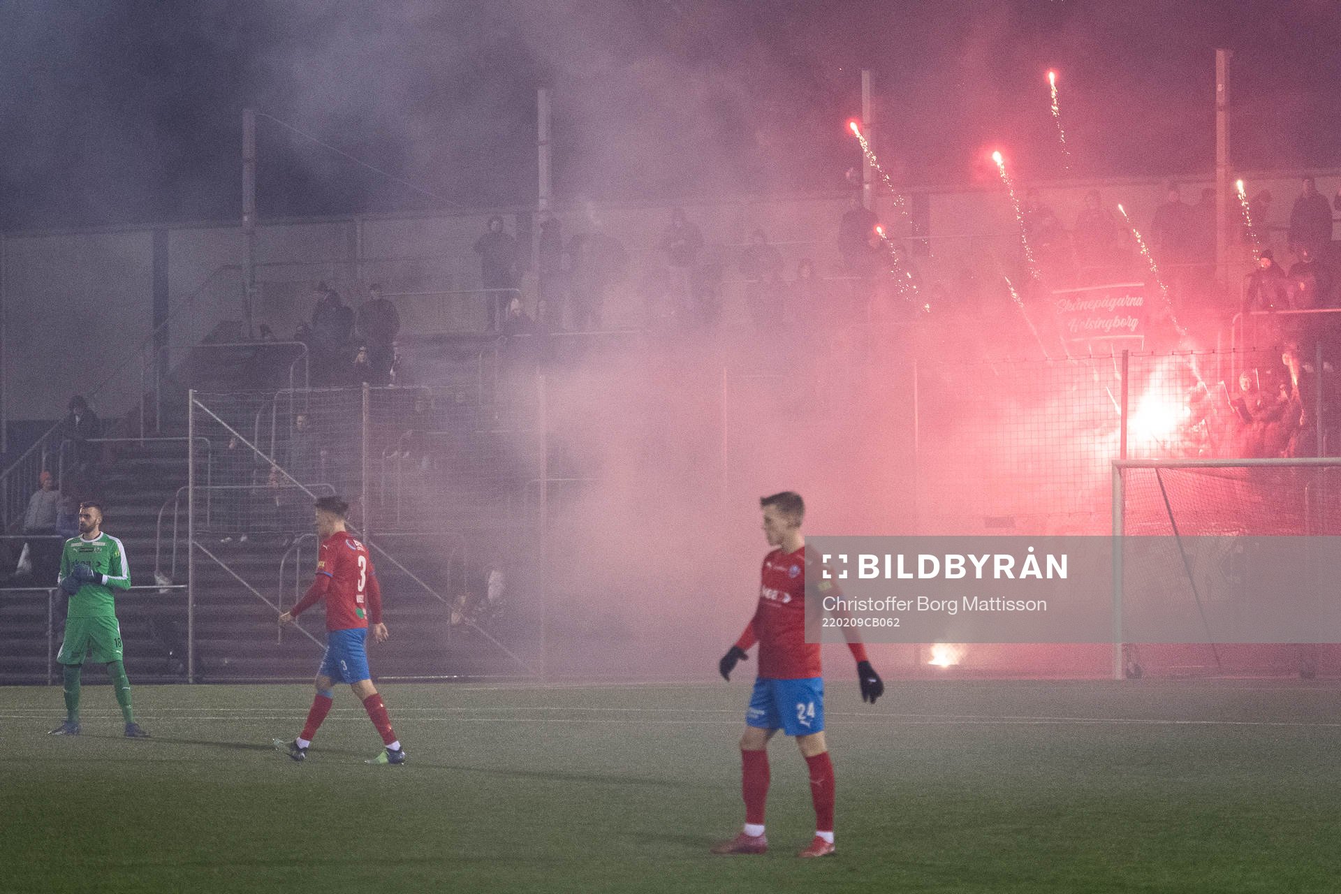 Helsingborgs spelare framför pyroteknik