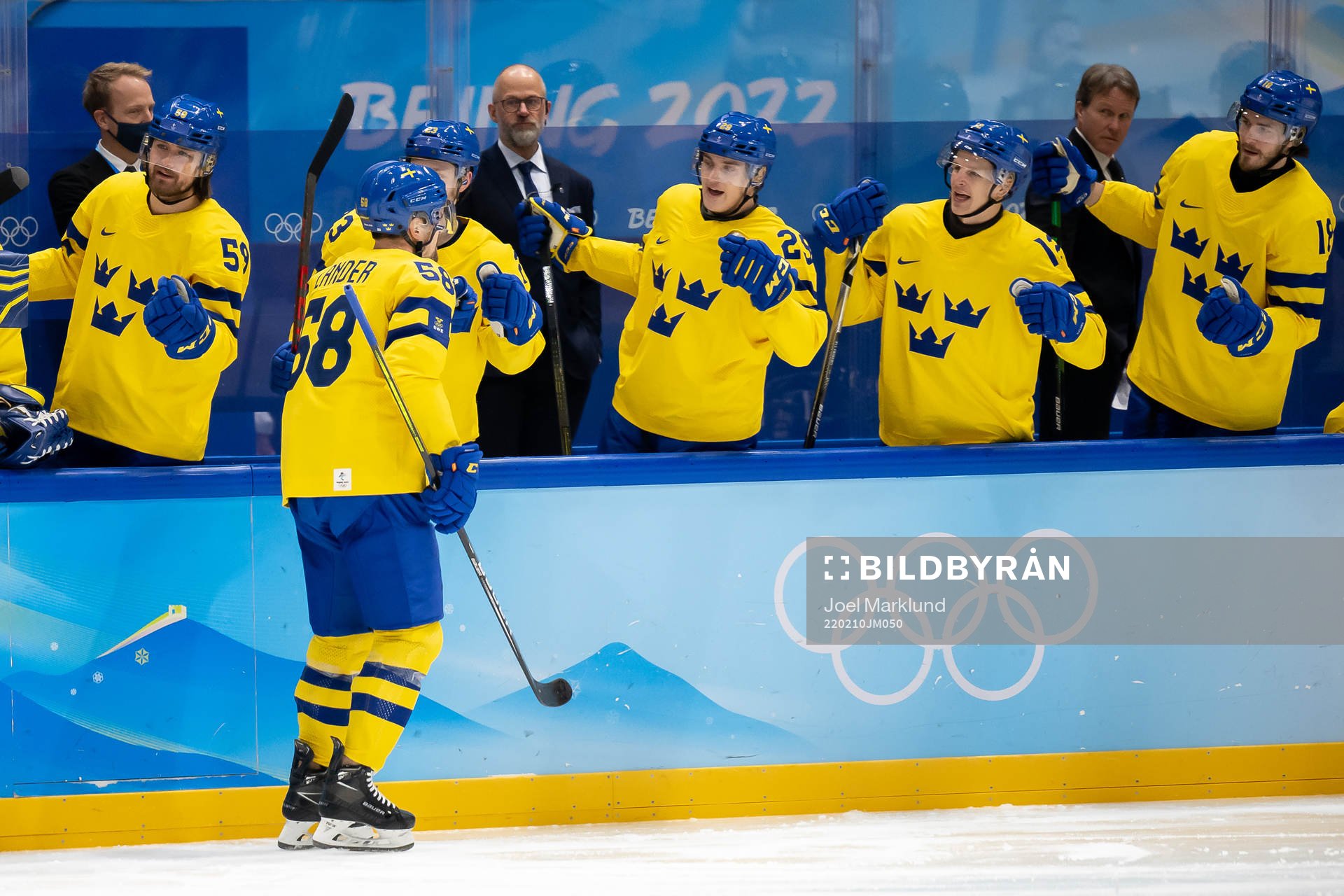 Anton Lander celebrates