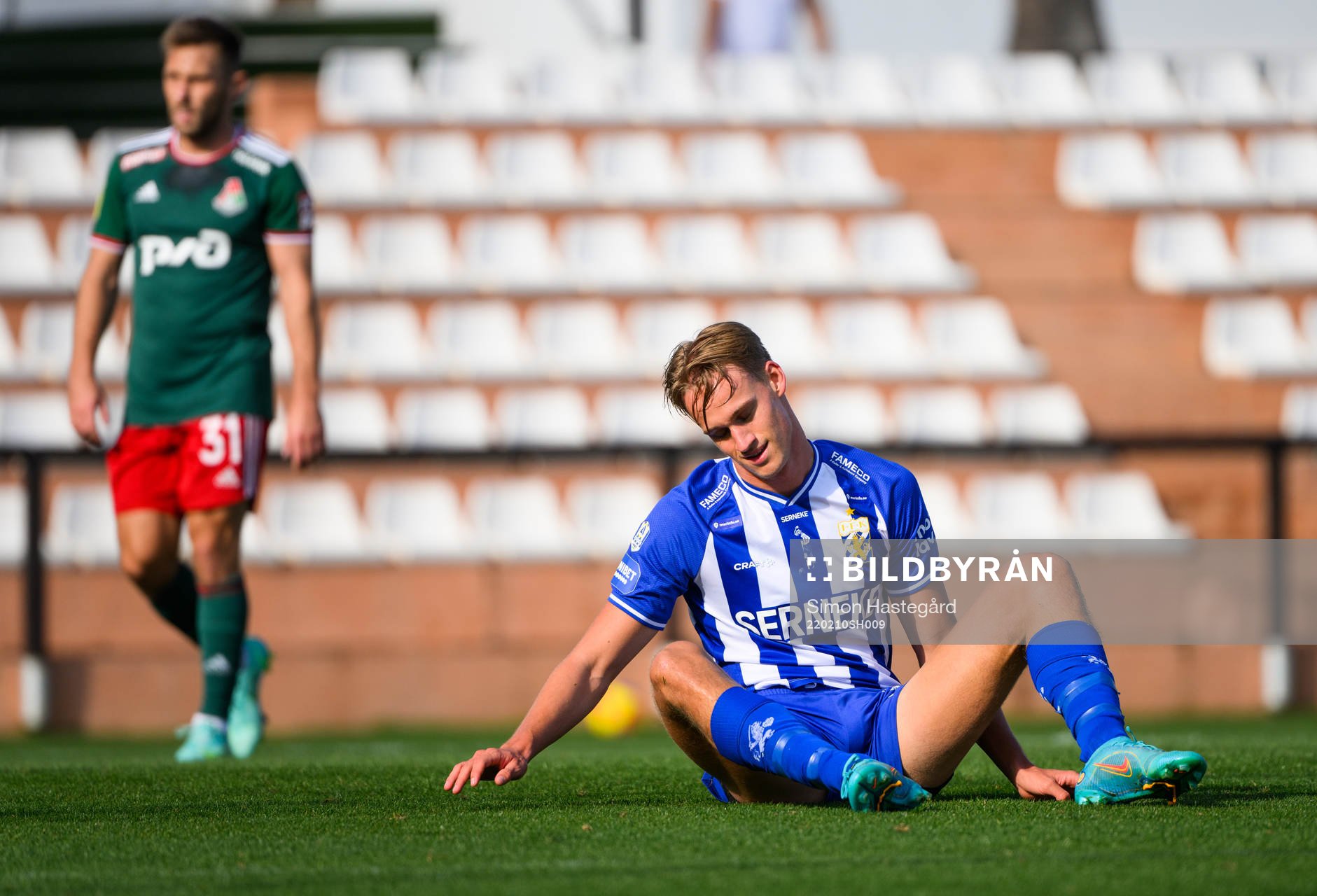 Oscar Vilhelmsson of IFK Göteborg looks dejected