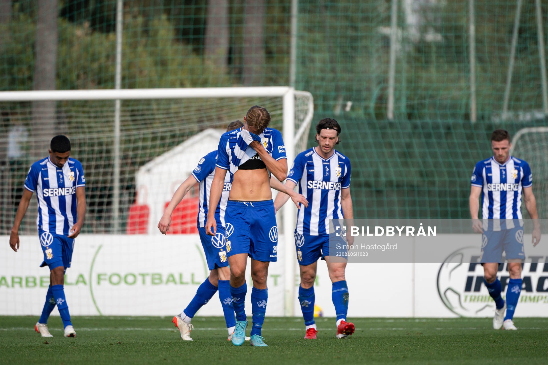 Oscar Vilhelmsson of IFK Göteborg looks dejected