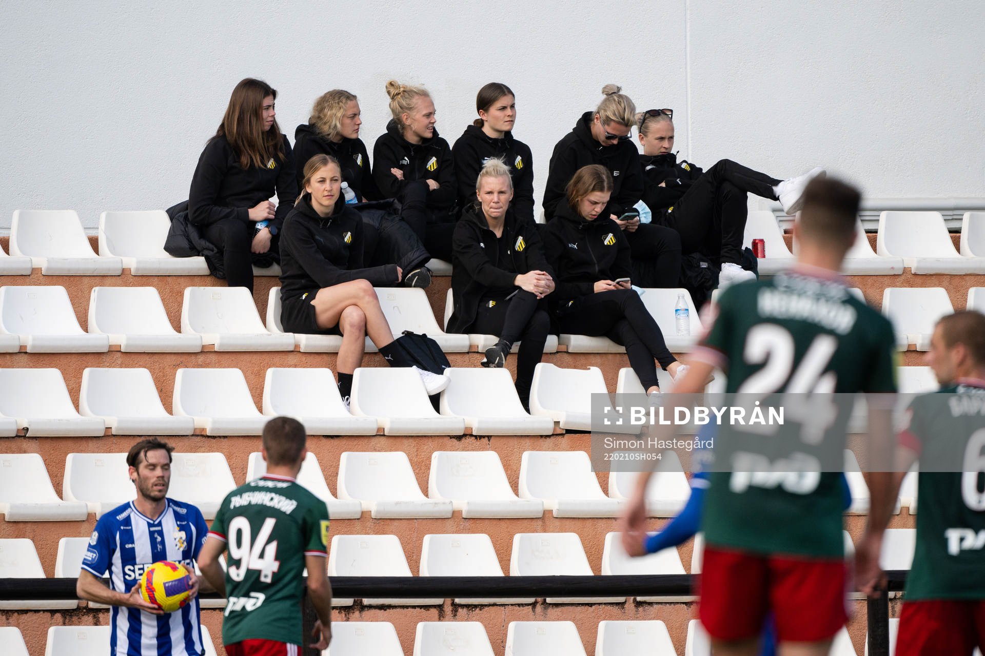 Players of the Häcken women’s team in the stands