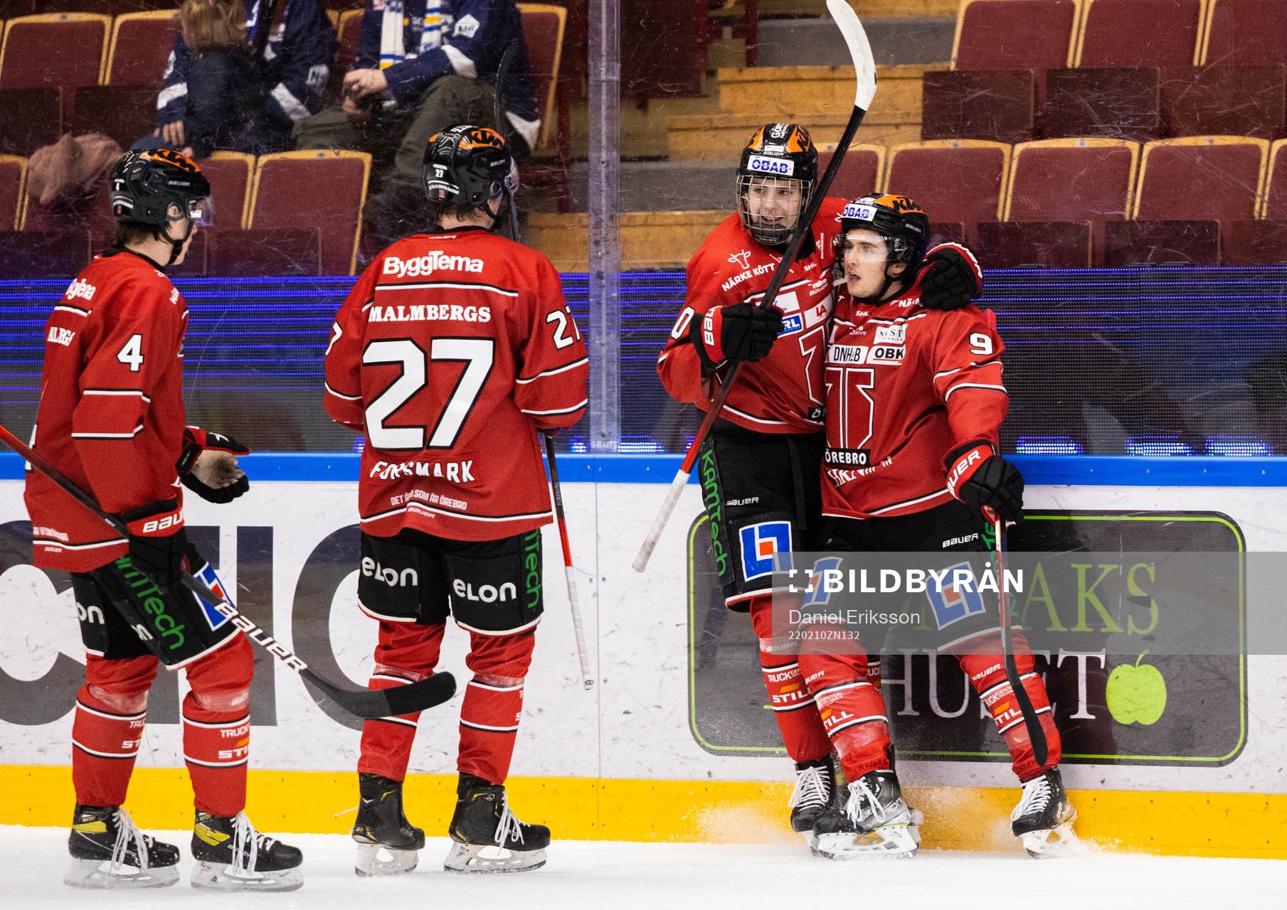 Örebros Nicholas Halloran jublar