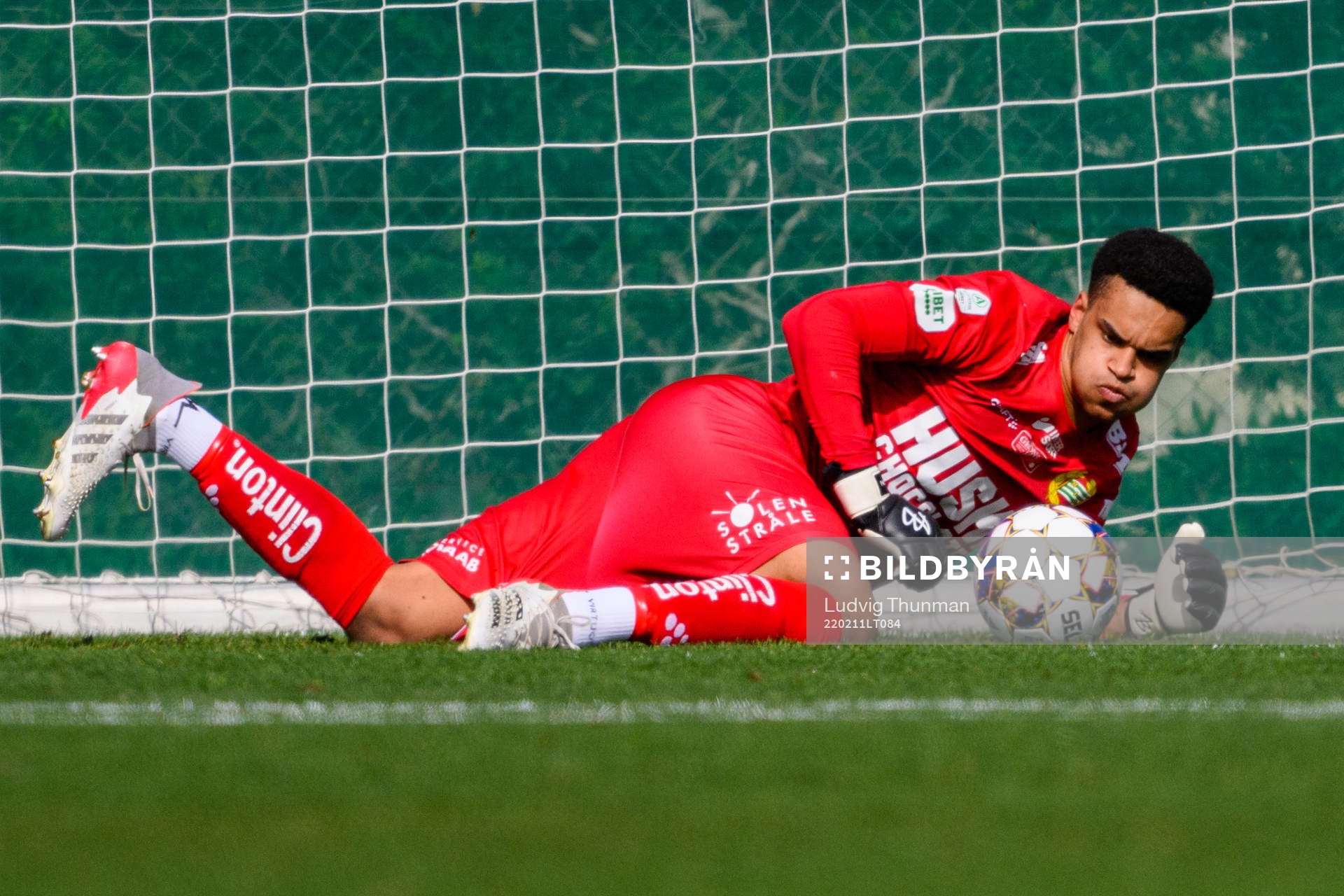 Goalkeeper Oliver Dovin