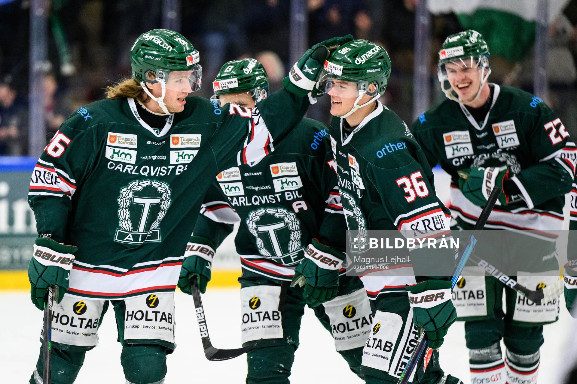 Tingsryds Kim Tallberg jublar med lagkamrater
