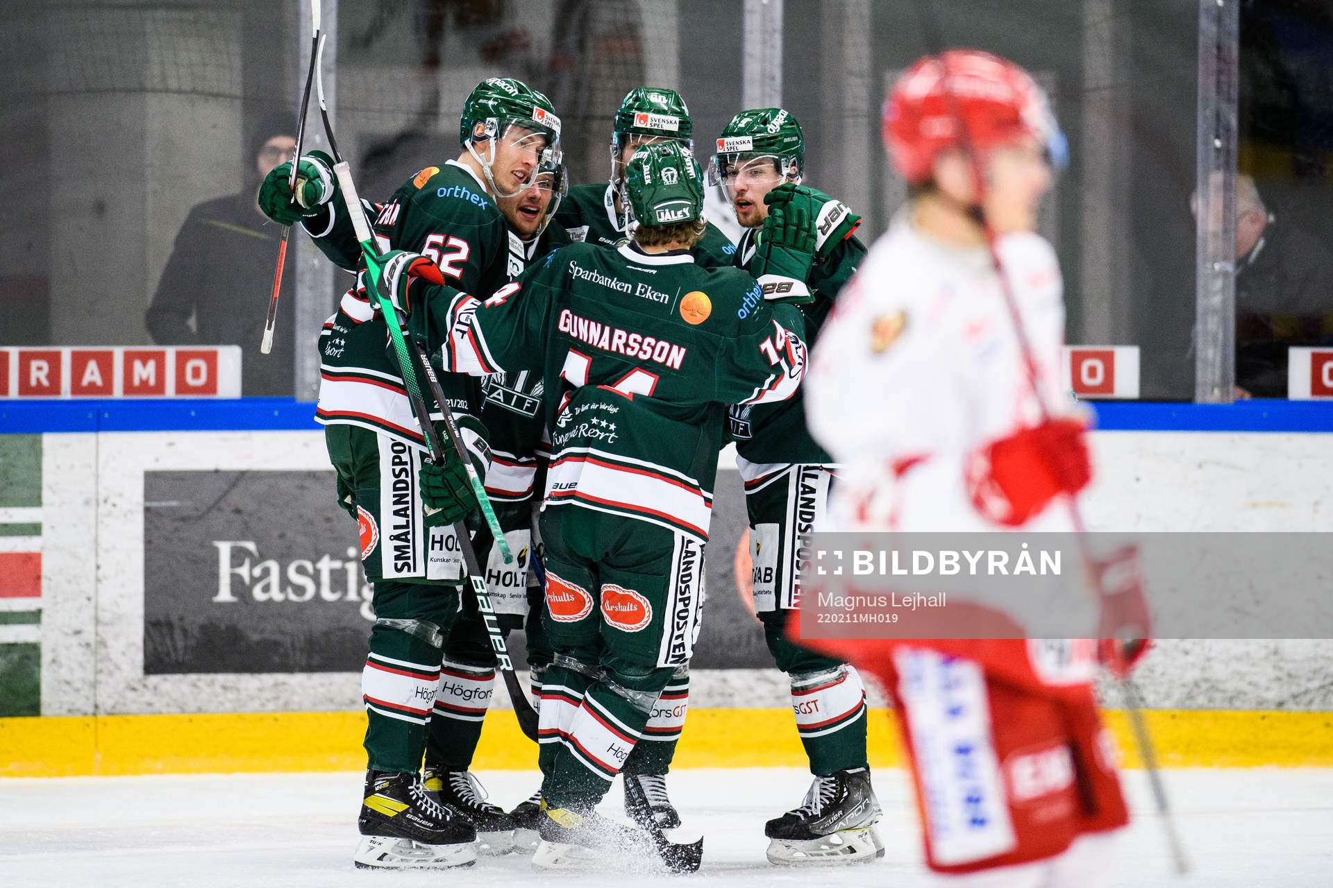 Tingsryds Joachim Nermark jublar med lagkamrater