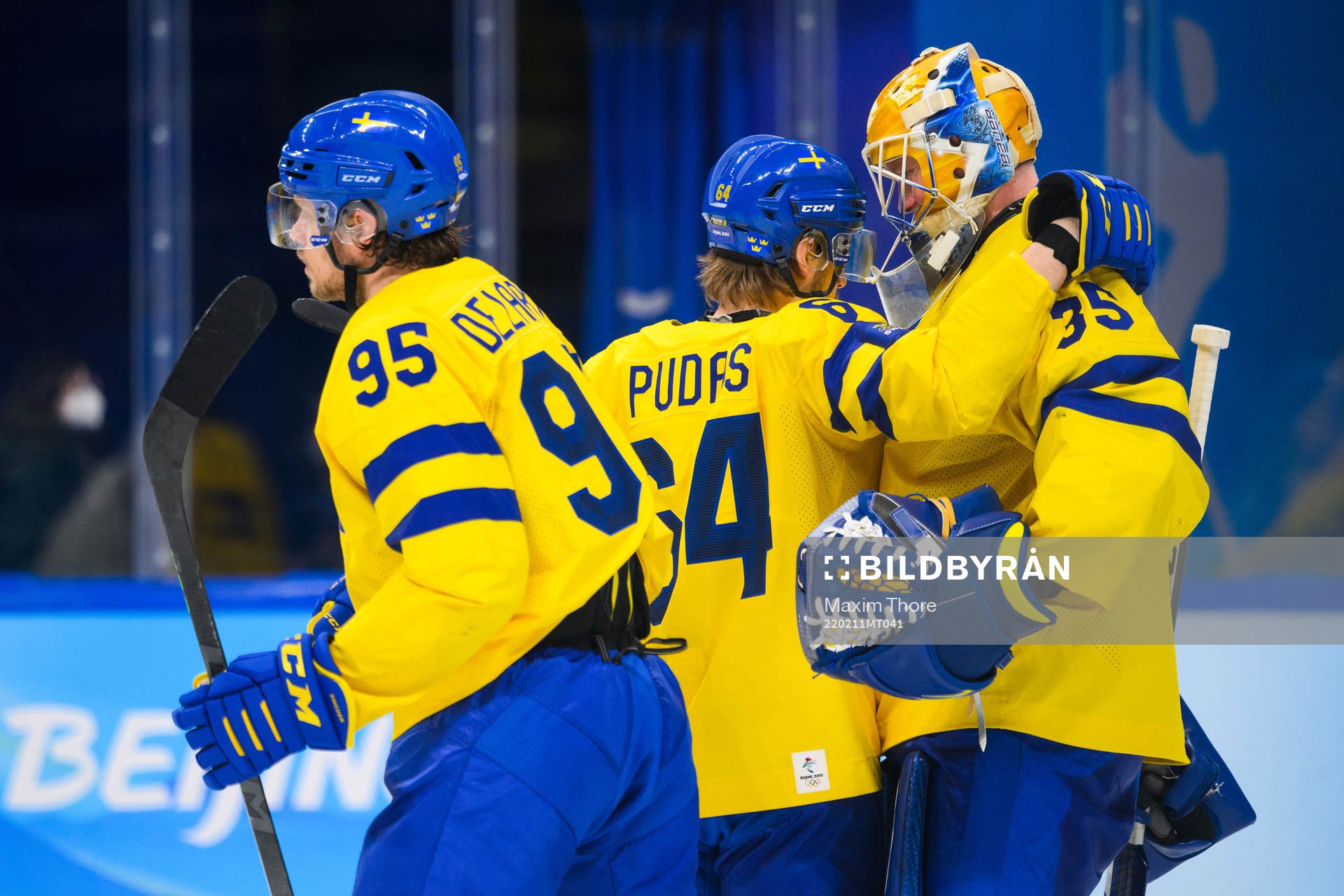 Jonathan Pudas and goaltender Magnus Hellberg of Sweden