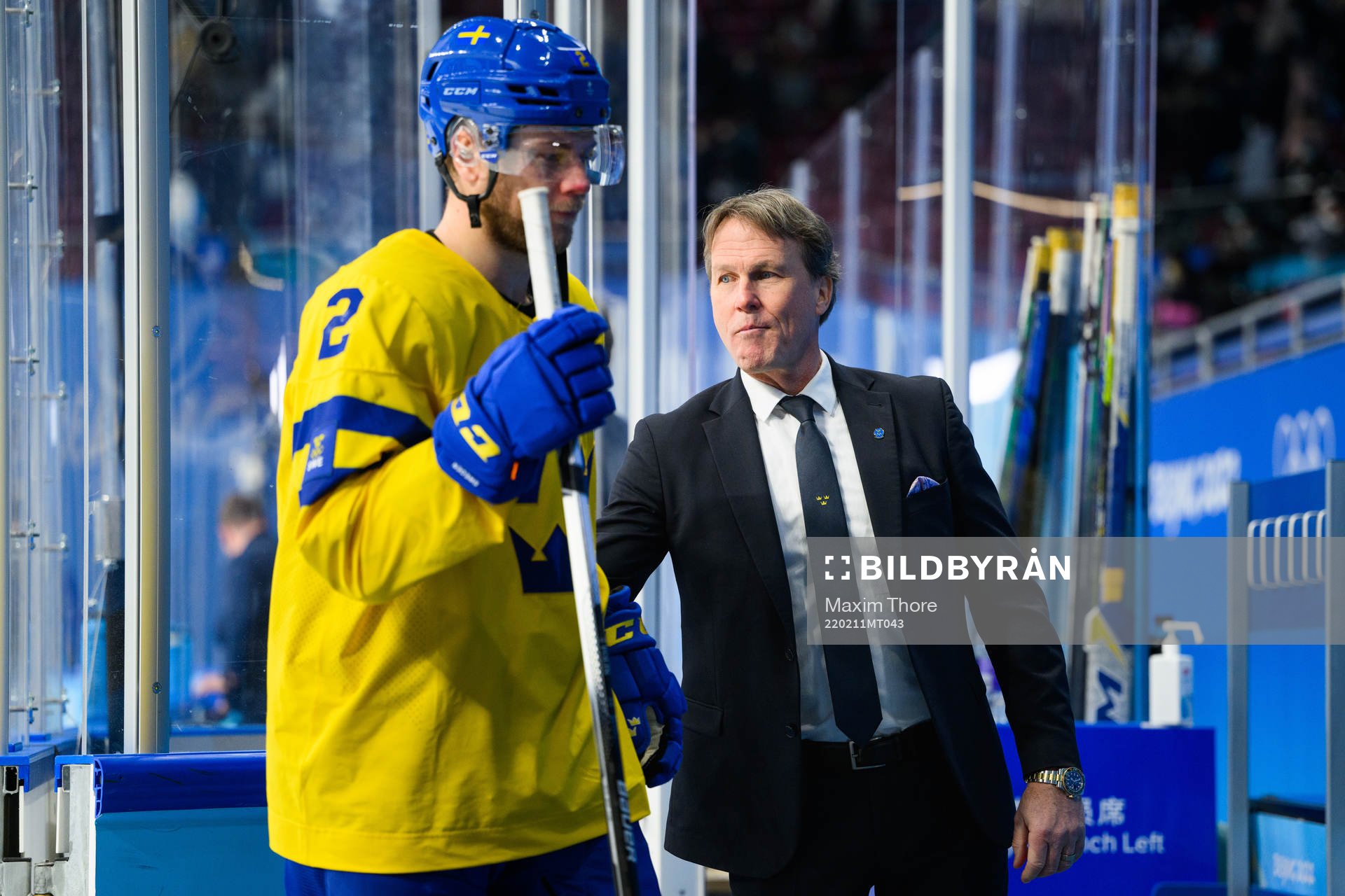 Christian Folin and head coach Johan Garpenlöv of Sweden