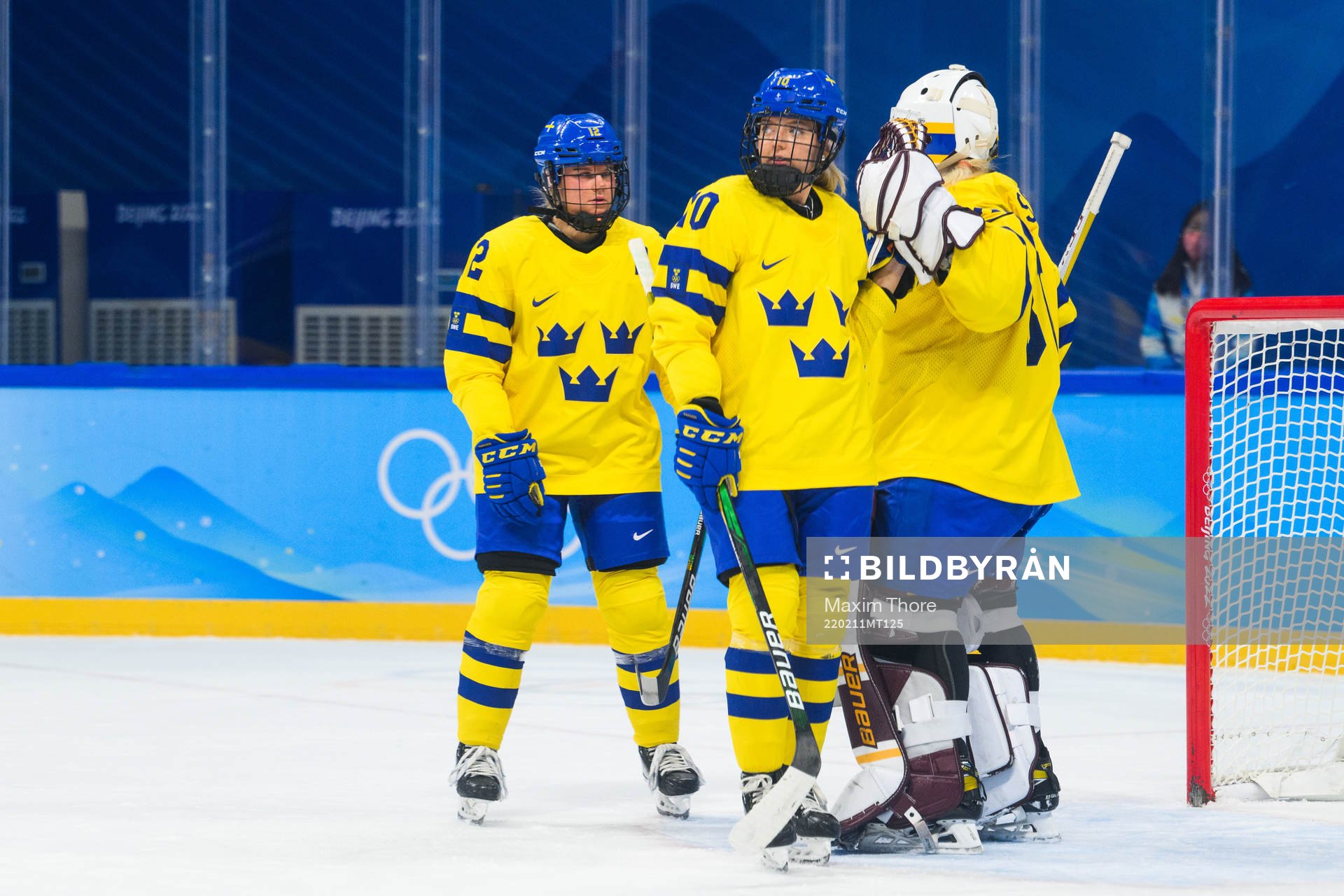 Mina Waxin and goaltender Emma Söderberg of Sweden looks