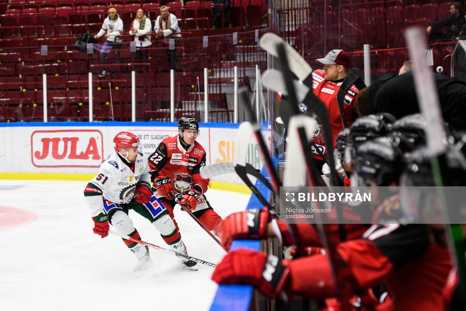 Frölundas Mats Rosseli Olsen och Malmö Redhawks Lars