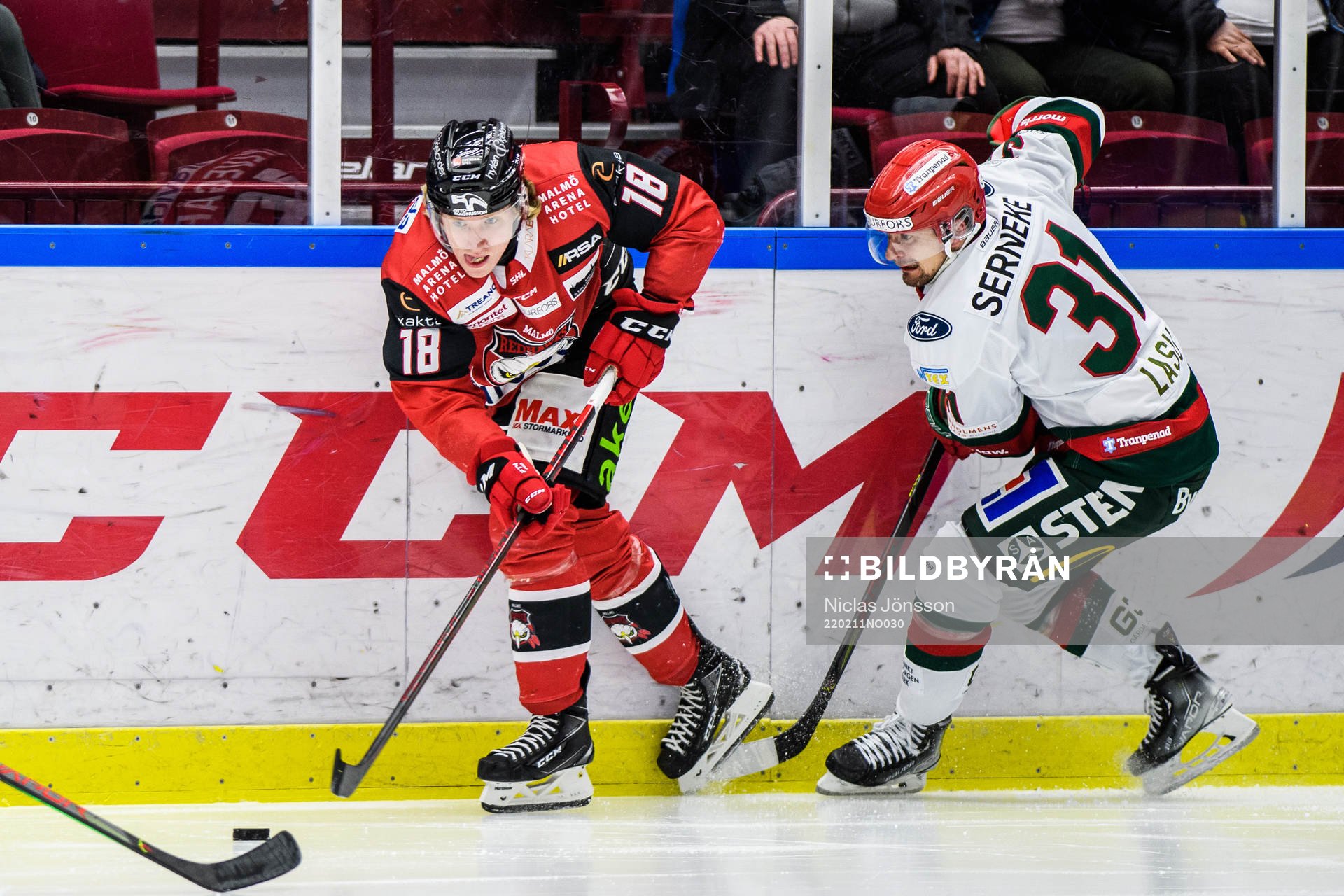Malmö Redhawks Marcus Sylvegård och Frölundas Nicklas