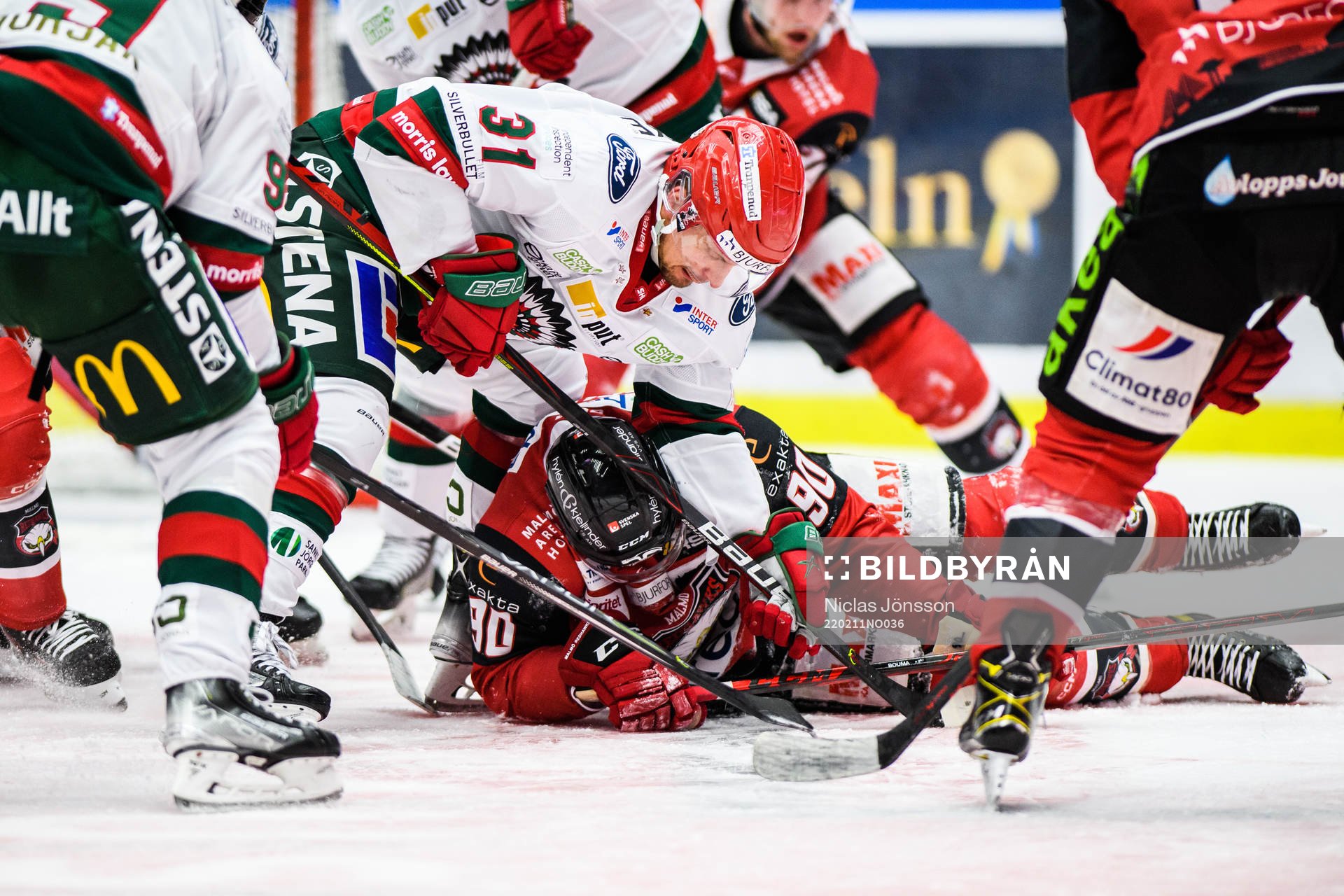 Frölundas Nicklas Lasu och Malmö Redhawks Lance Bouma