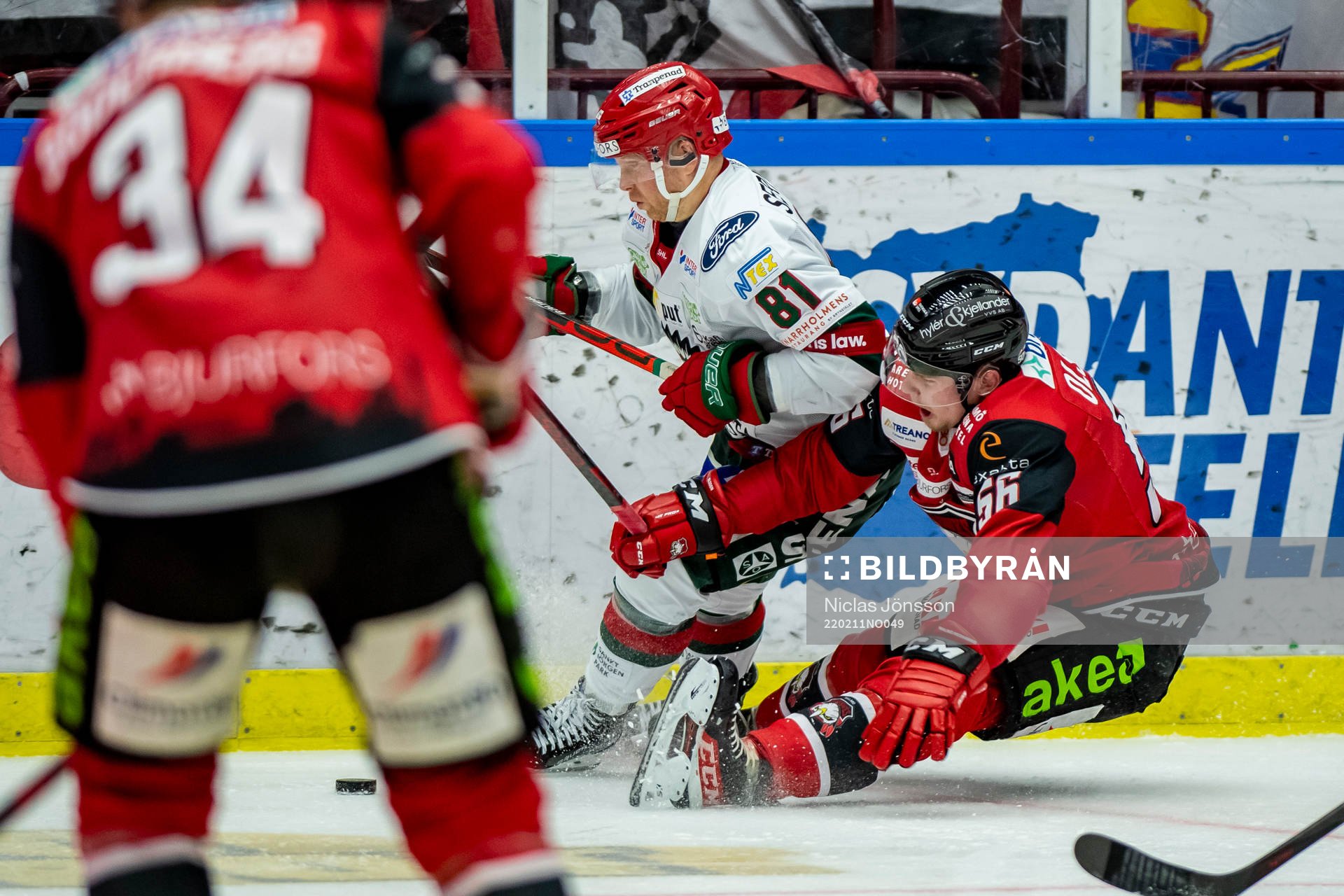 Frölundas Ryan Lasch och Malmö Redhawks Anton Olsson
