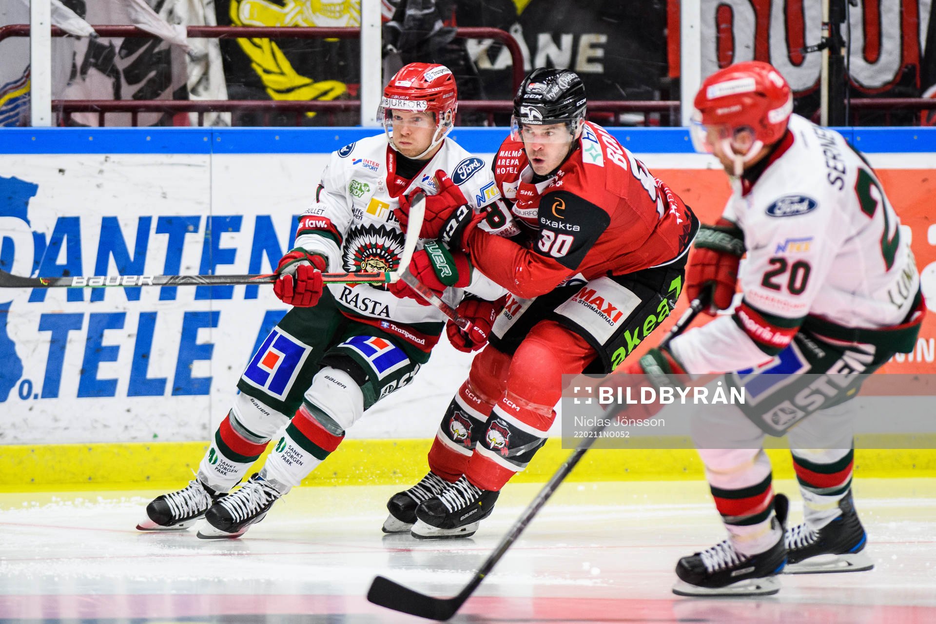 Frölundas Ryan Lasch och Malmö Redhawks Lance Bouma