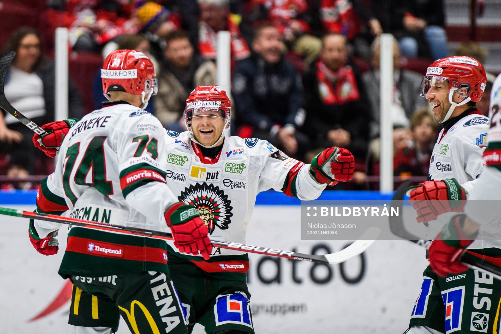 Frölundas Andreas Borgman (v) jublar med Ryan Lasch