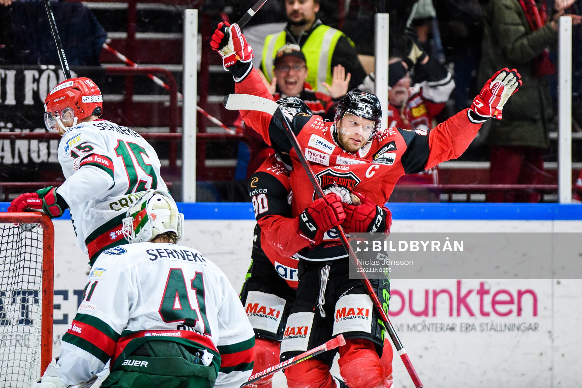 Malmö Redhawks Carl Söderberg jublar