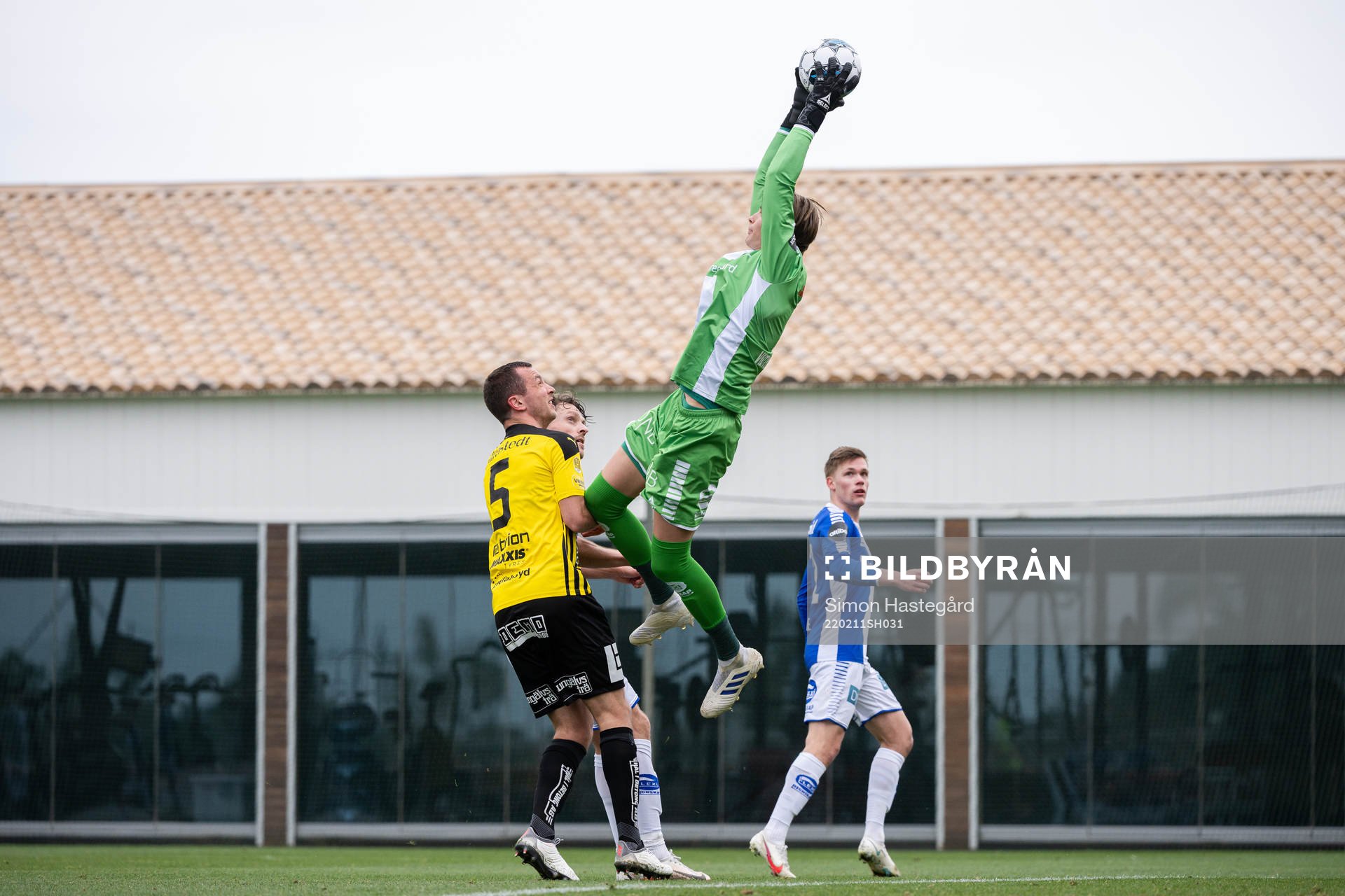 Even Hovland of Häcken and goalkeeper Simen Nilsen of