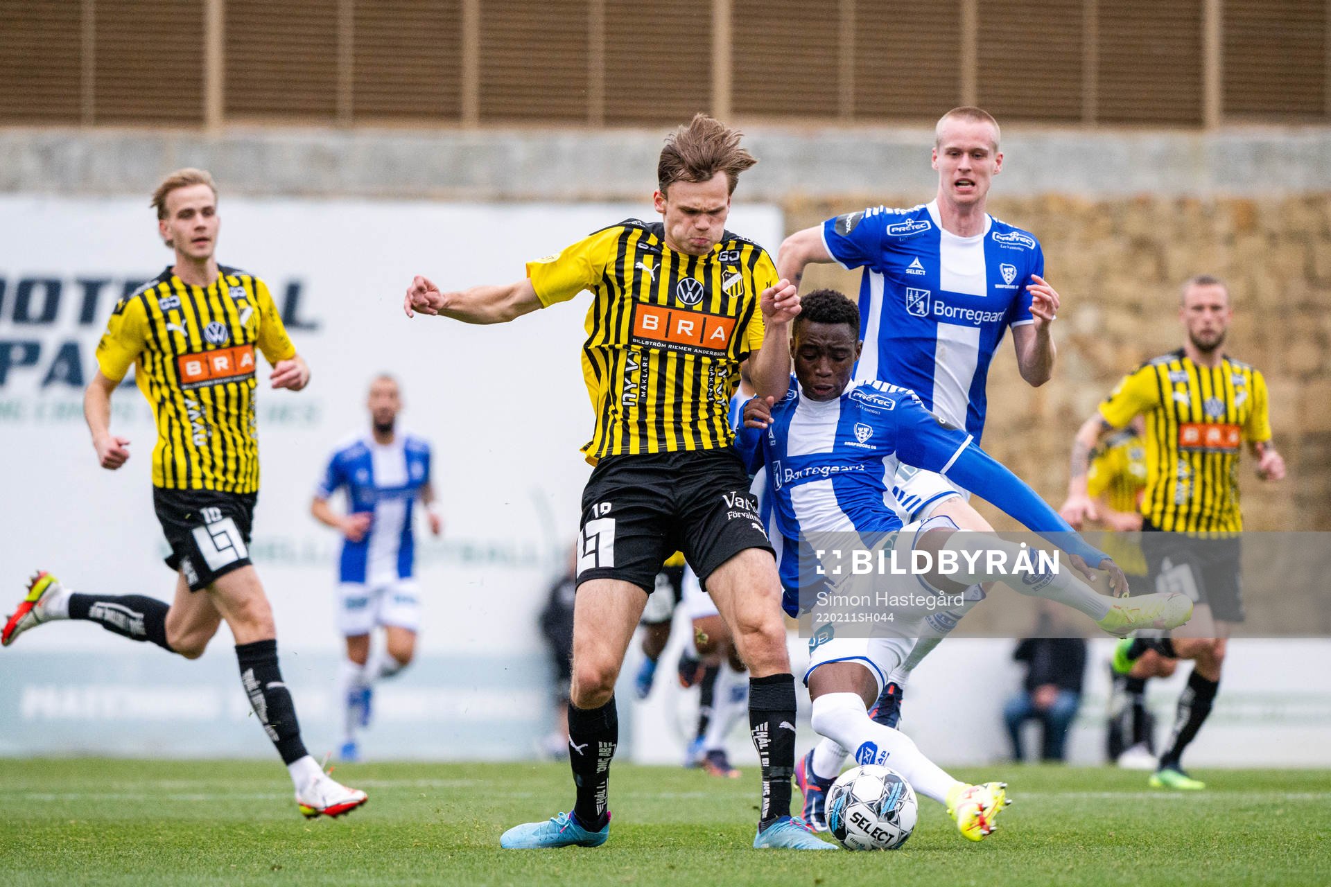 Oscar Uddenäs of Häcken and Laurent Mendy of Sarpsborg 08