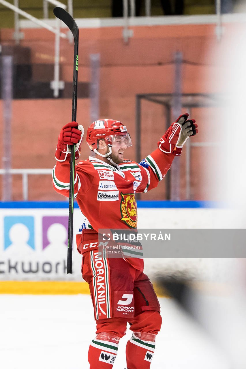 Moras Axel Bergkvist jublar