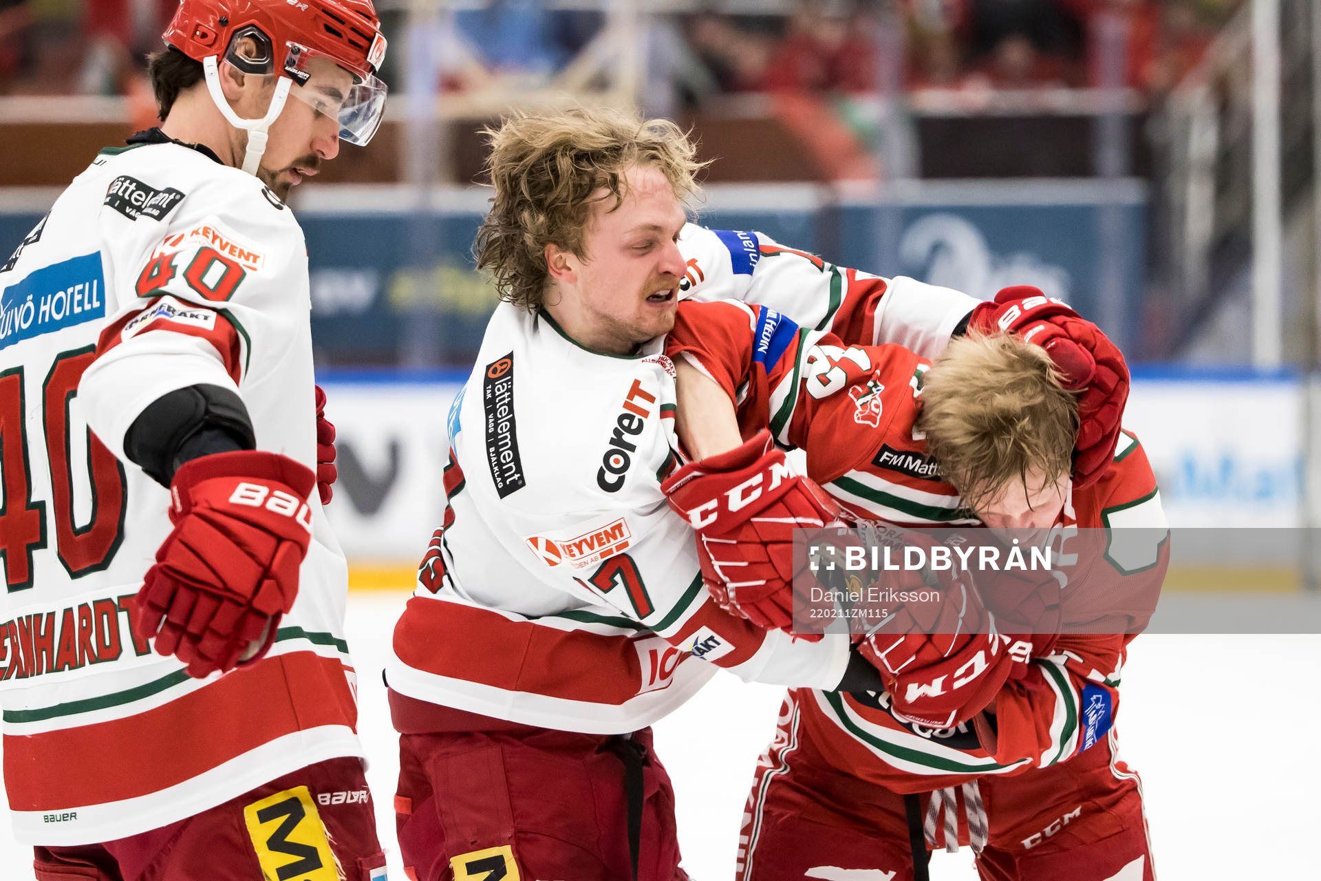 Modos Riley Woods och Moras Filip Björkman i fight