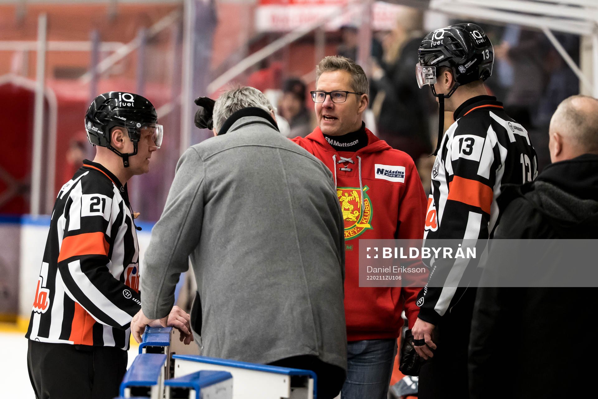 Moras tränare Johan Hedberg  och domarna Anders Sandahl
