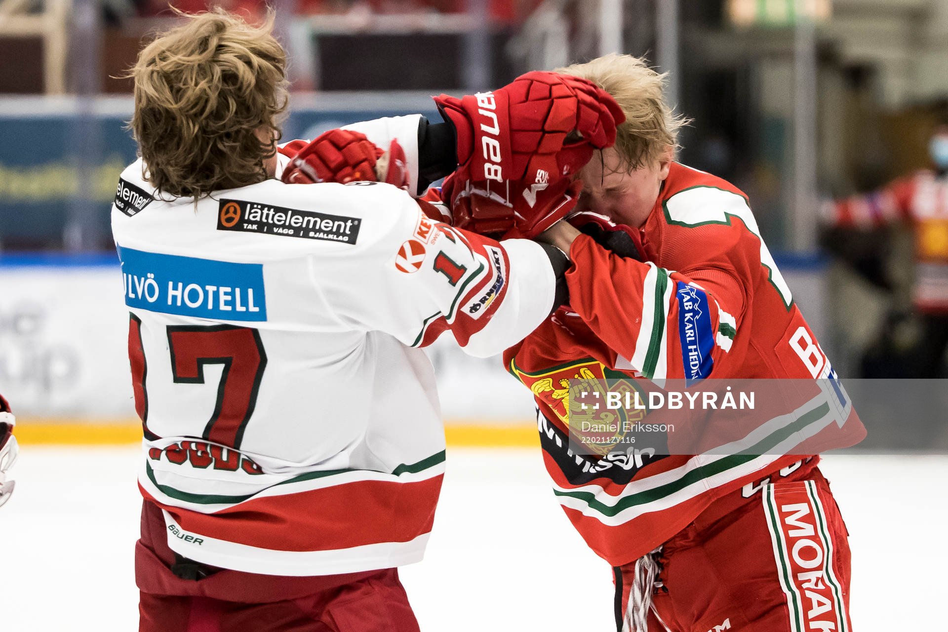 Modos Riley Woods och Moras Filip Björkman i fight