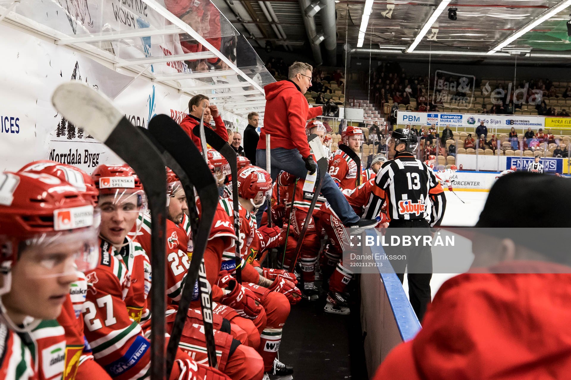 Moras tränare Johan Hedberg  och domare Stefan Johansson