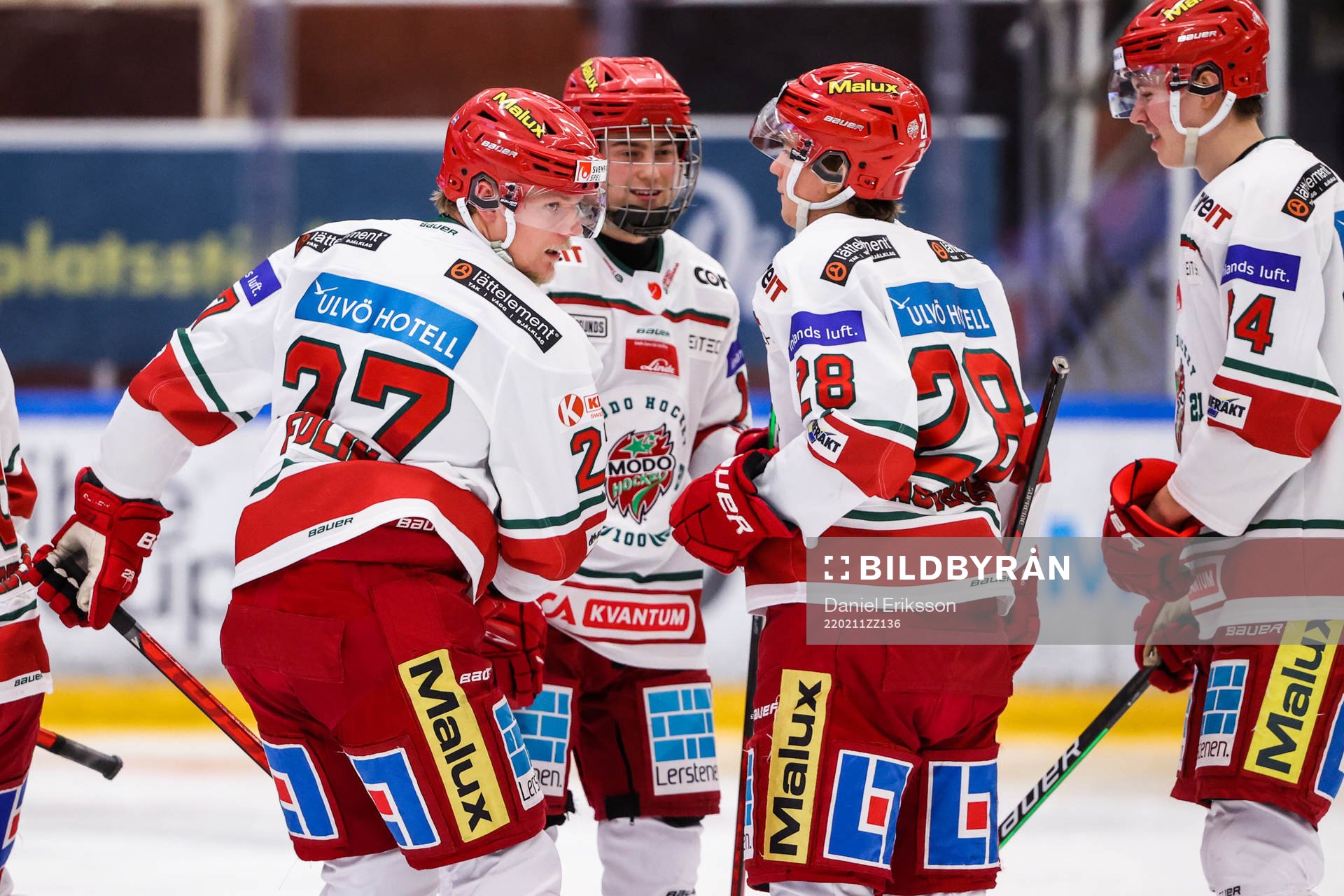 Modos Niklas Folin jublar