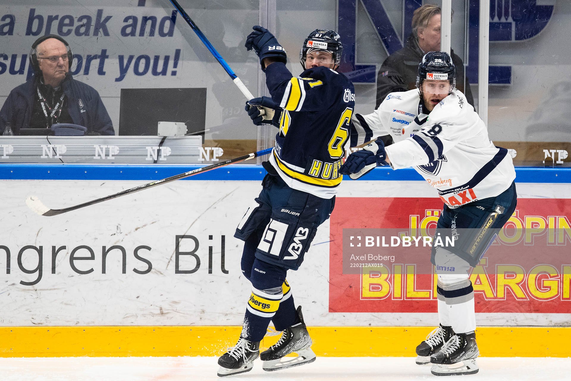 s Tommi Huhtala och Karlskogas Sebastian Fakt