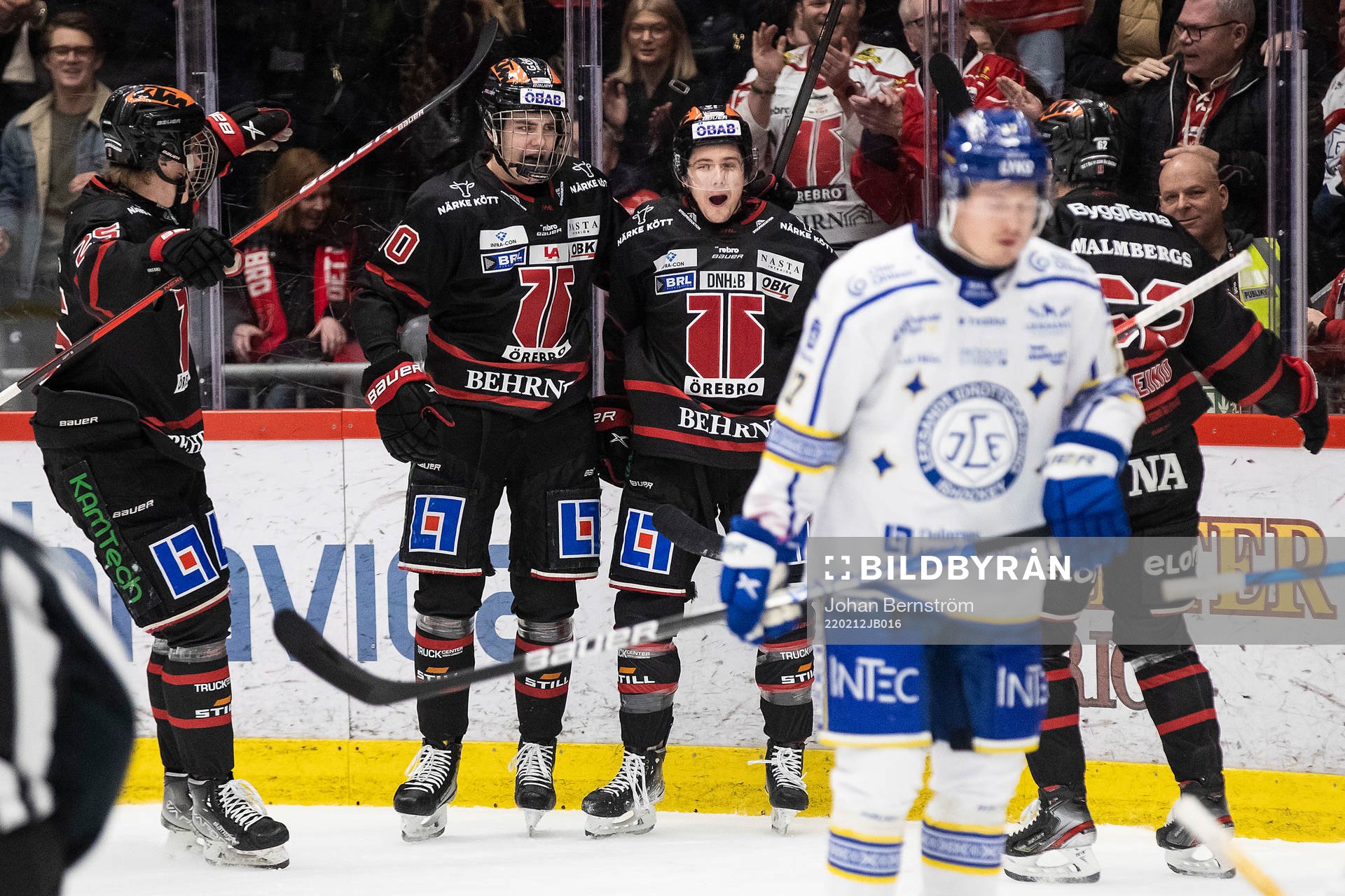 Örebros Nicholas Halloran jublar