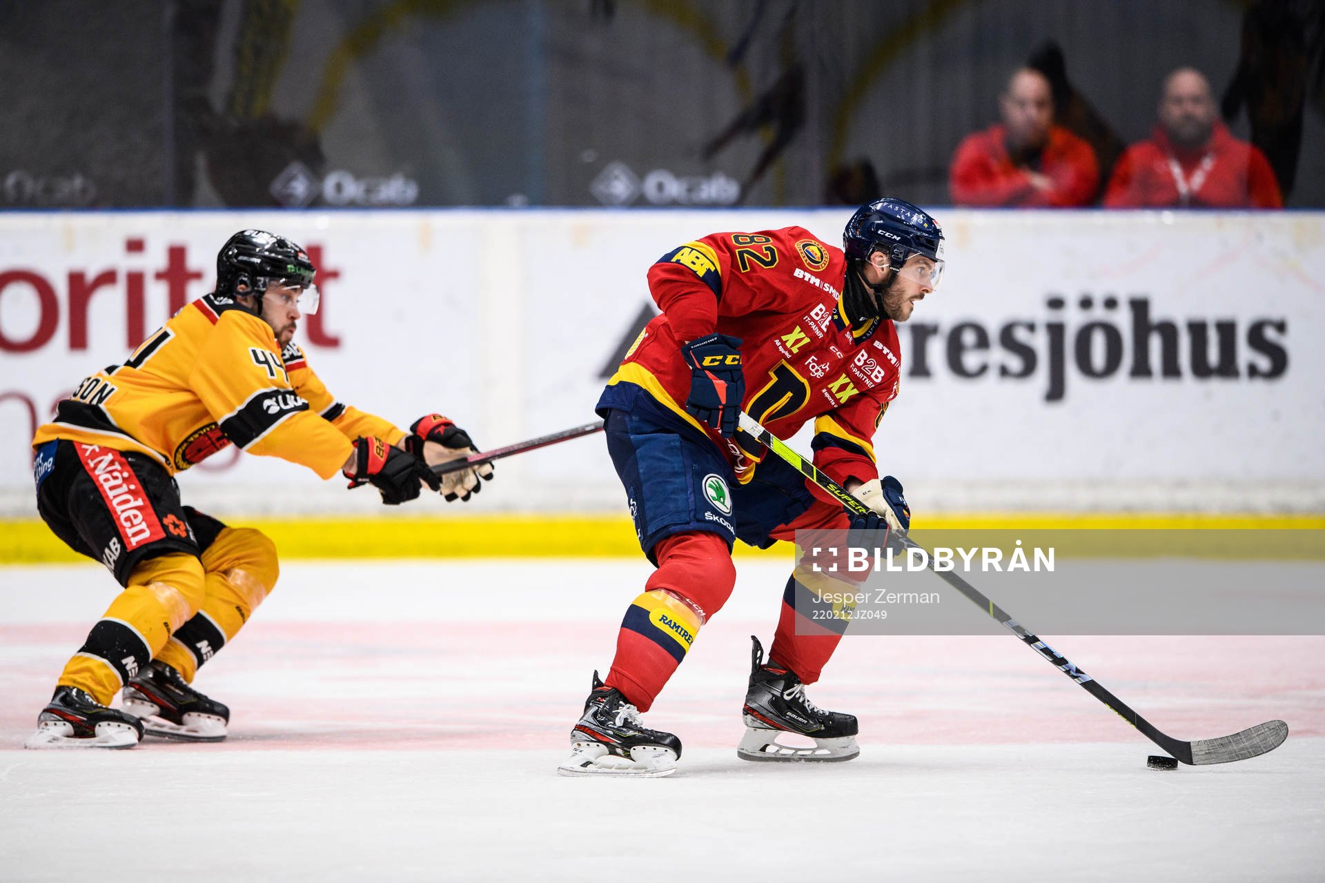 Luleås Jonathan Andersson och Djurgårdens Paul Carey