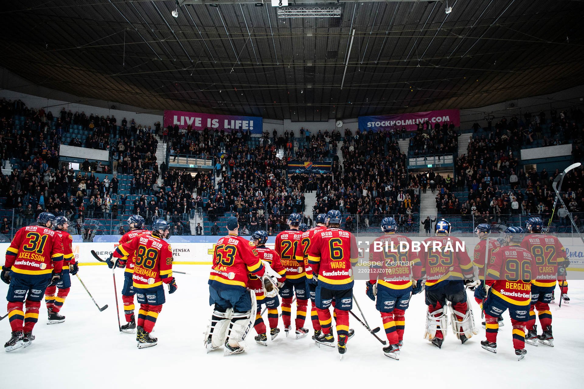 Djurgårdens spelare jublar med publiken