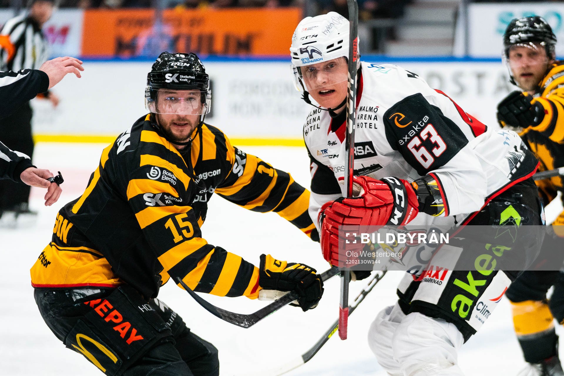 Skellefteås Melker Karlsson och Malmö Redhawks Fredrik