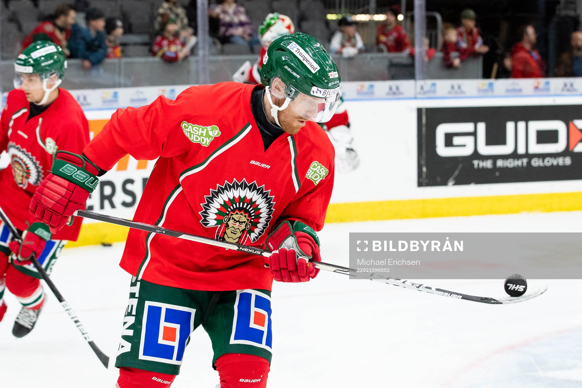 Frölundas Jens Olsson innan ishockeymatchen i SHL mellan