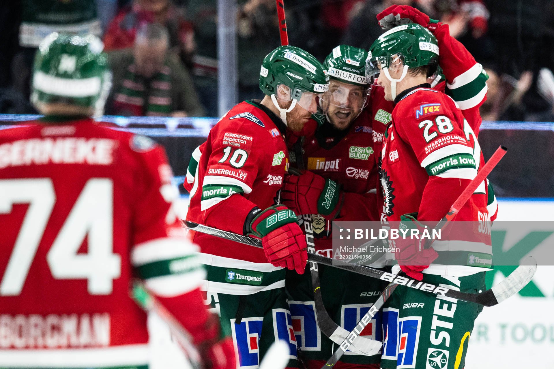 Frölundas Johan Sundström jublar med lagkamrater