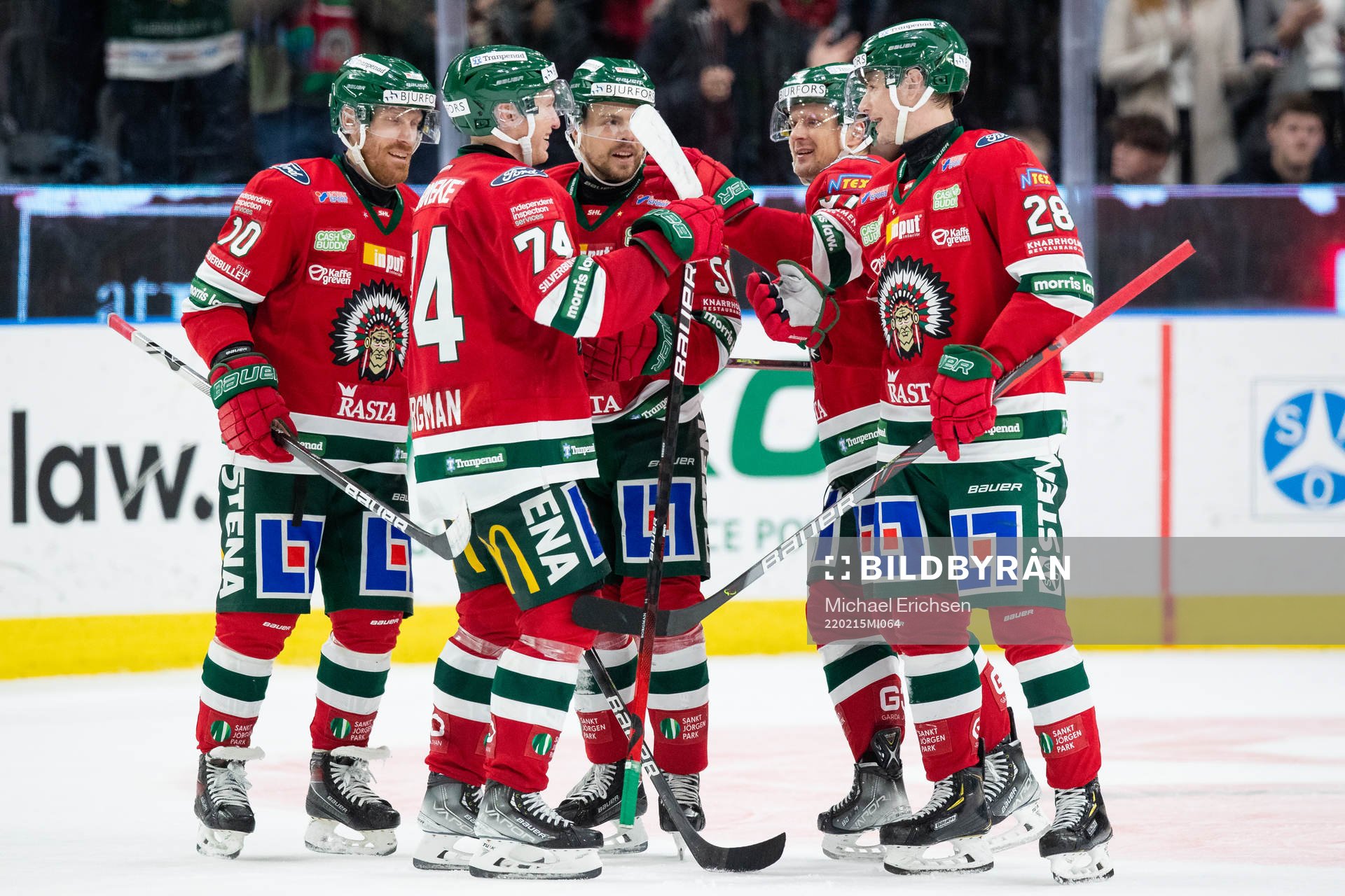 Frölundas Johan Sundström jublar med lagkamrater