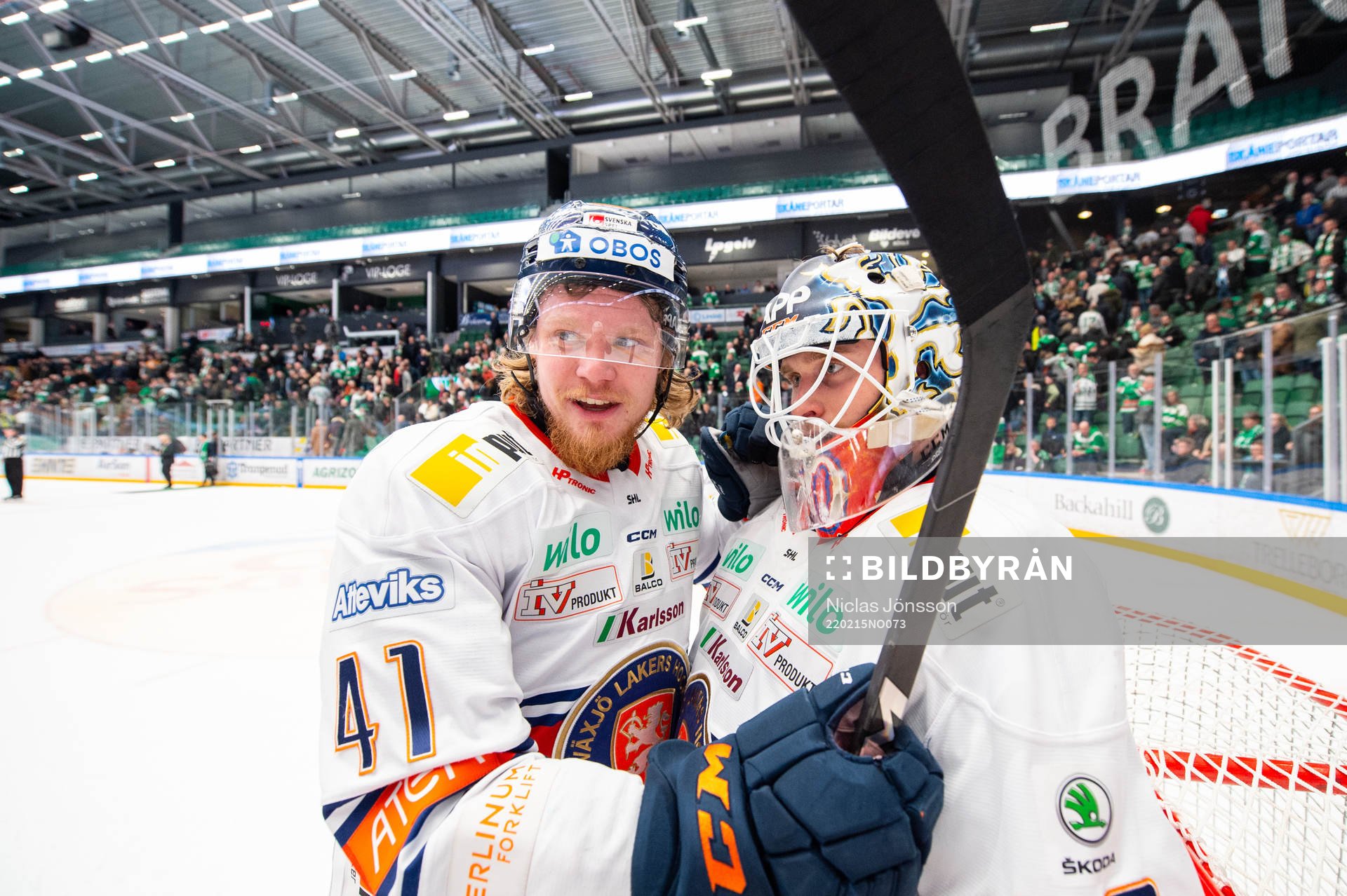 Växjös Ludvig Nilsson och målvakt Adam Åhman jublar