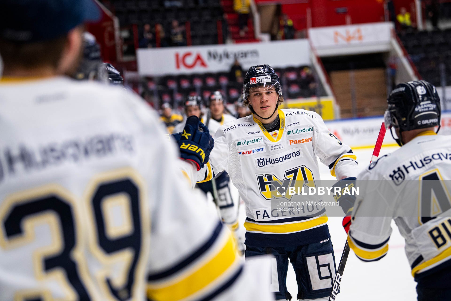 s Måns Lindbäck jublar